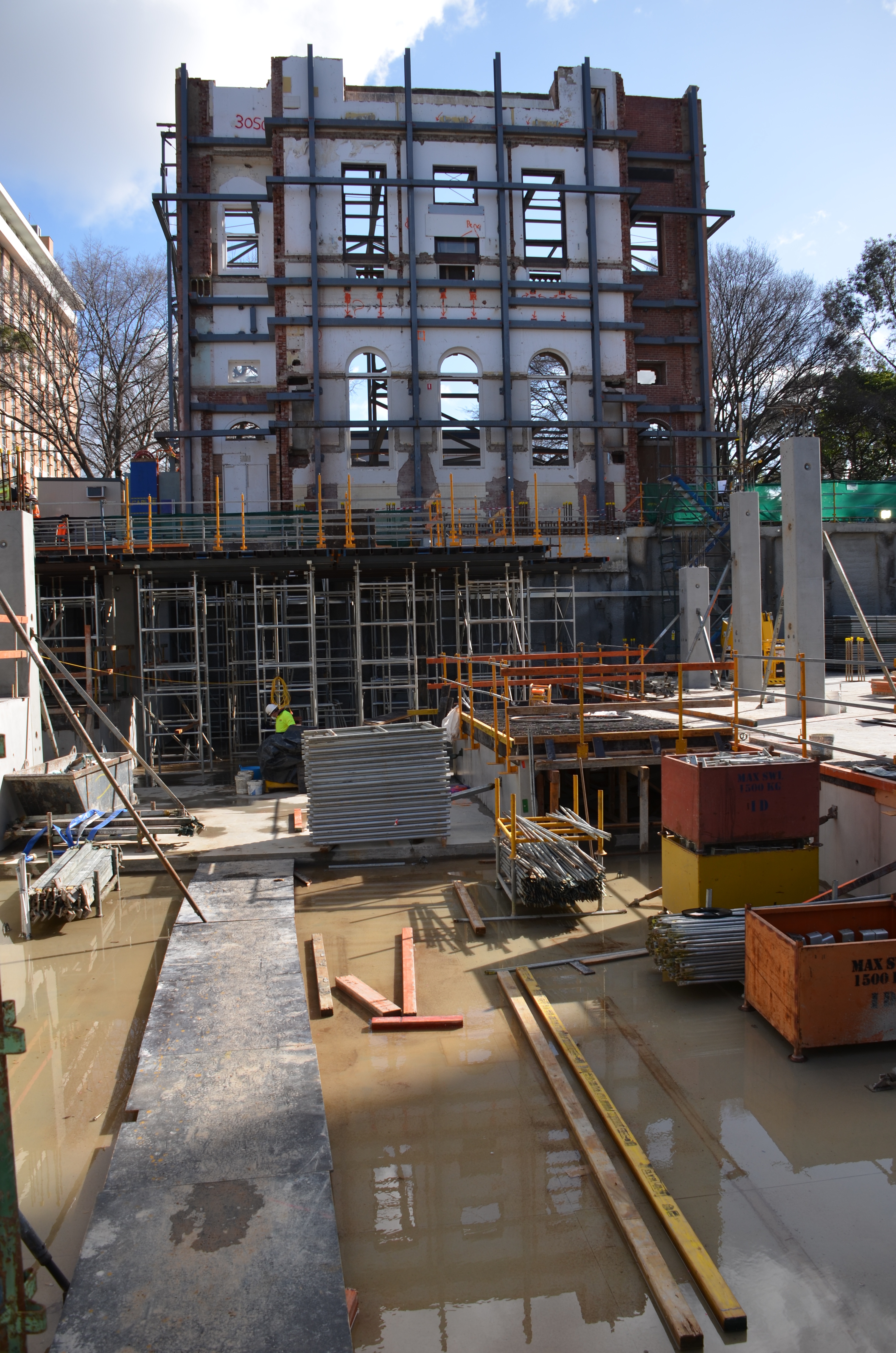 https://archive.abp.unimelb.edu.au/objects/images/Construction/Images/Concrete suspended slabs and beams/Ground level & formwork/DSC_0996.JPG https://archive.abp.unimelb.edu.au/objects/images/Construction/Images/Concrete suspended slabs and beams/Ground level & formwork/DSC_0996.JPG