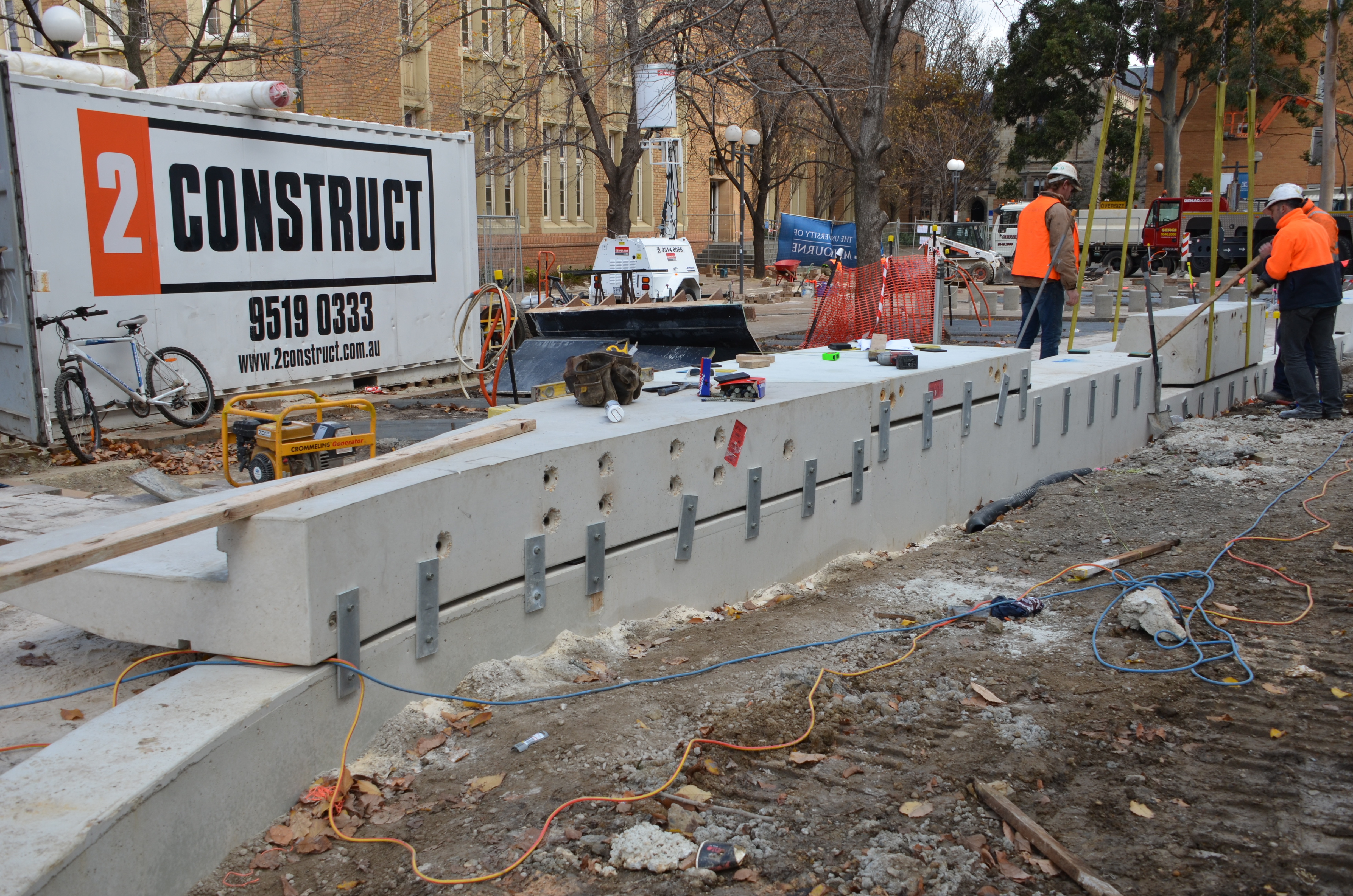 https://archive.abp.unimelb.edu.au/objects/images/Construction/Images/External Works/Precast concrete seating and supports/DSC_9031.JPG