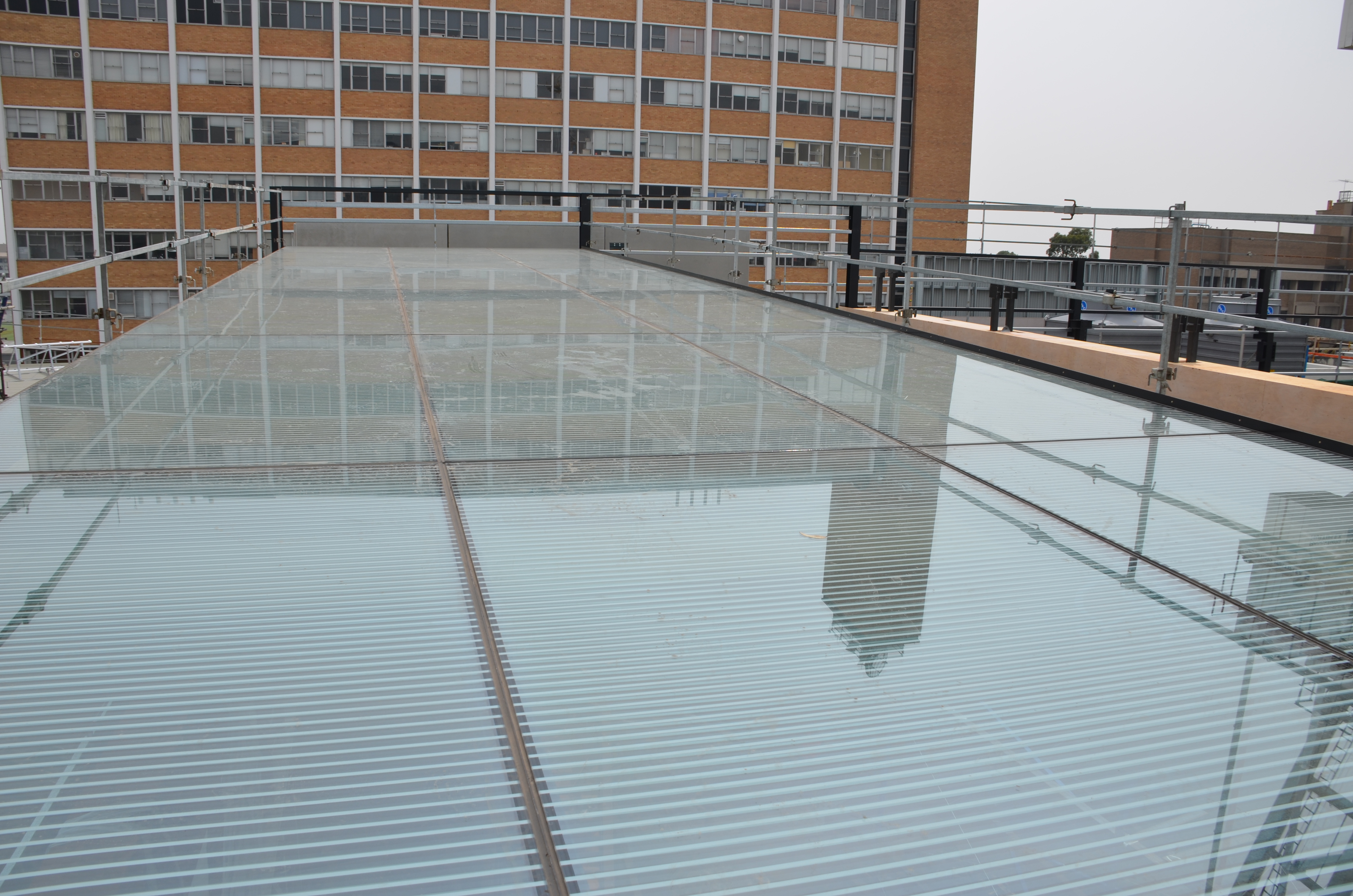 https://archive.abp.unimelb.edu.au/objects/images/Construction/Images/Roof/Glazed atrium roof/Delivery & Installation/DSC_5246.JPG https://archive.abp.unimelb.edu.au/objects/images/Construction/Images/Roof/Glazed atrium roof/Delivery & Installation/DSC_5246.JPG