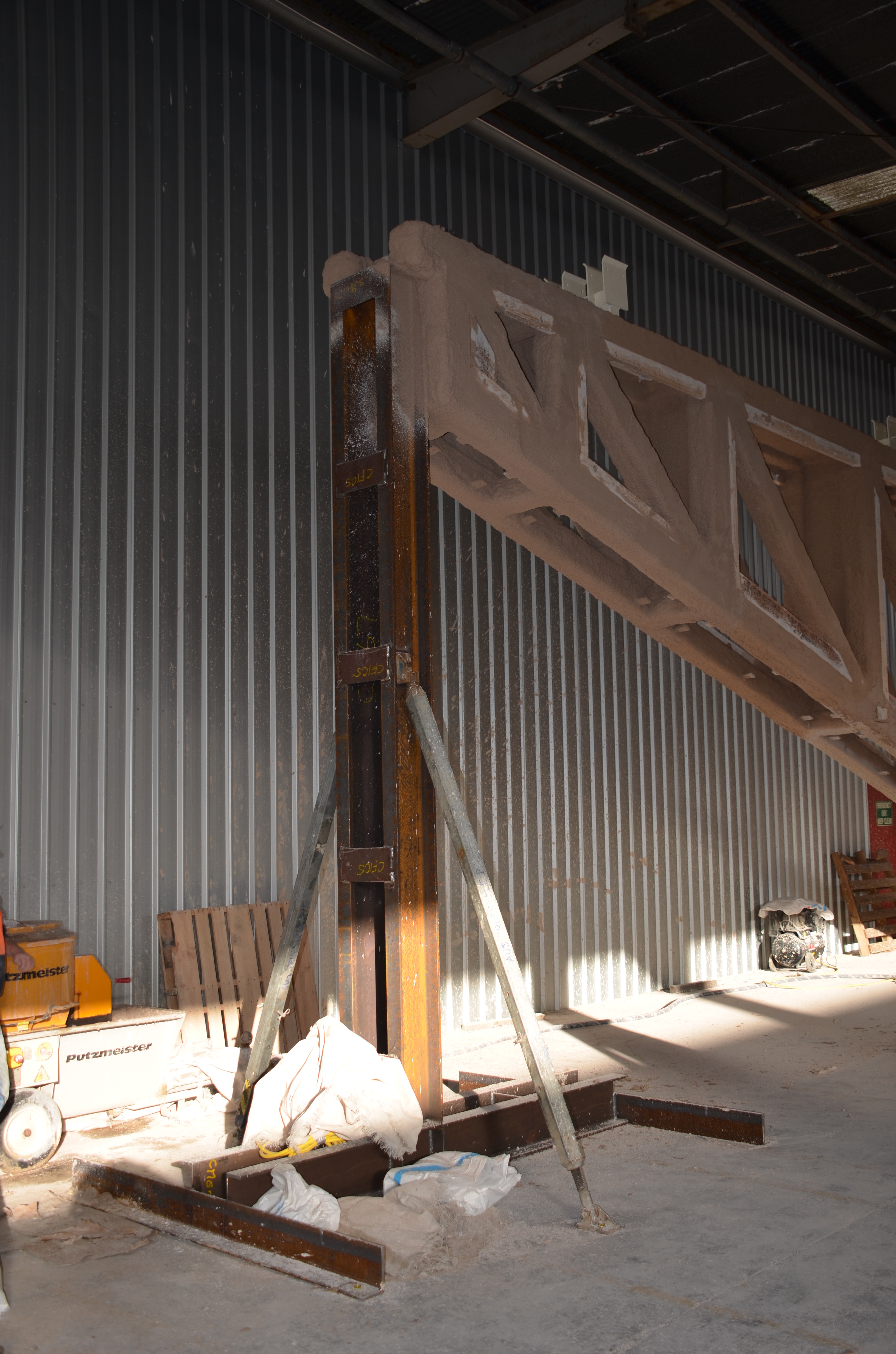 https://archive.abp.unimelb.edu.au/objects/images/Construction/Images/LVL roof beams & coffers/AUS Iron industries/DSC_4683.JPG