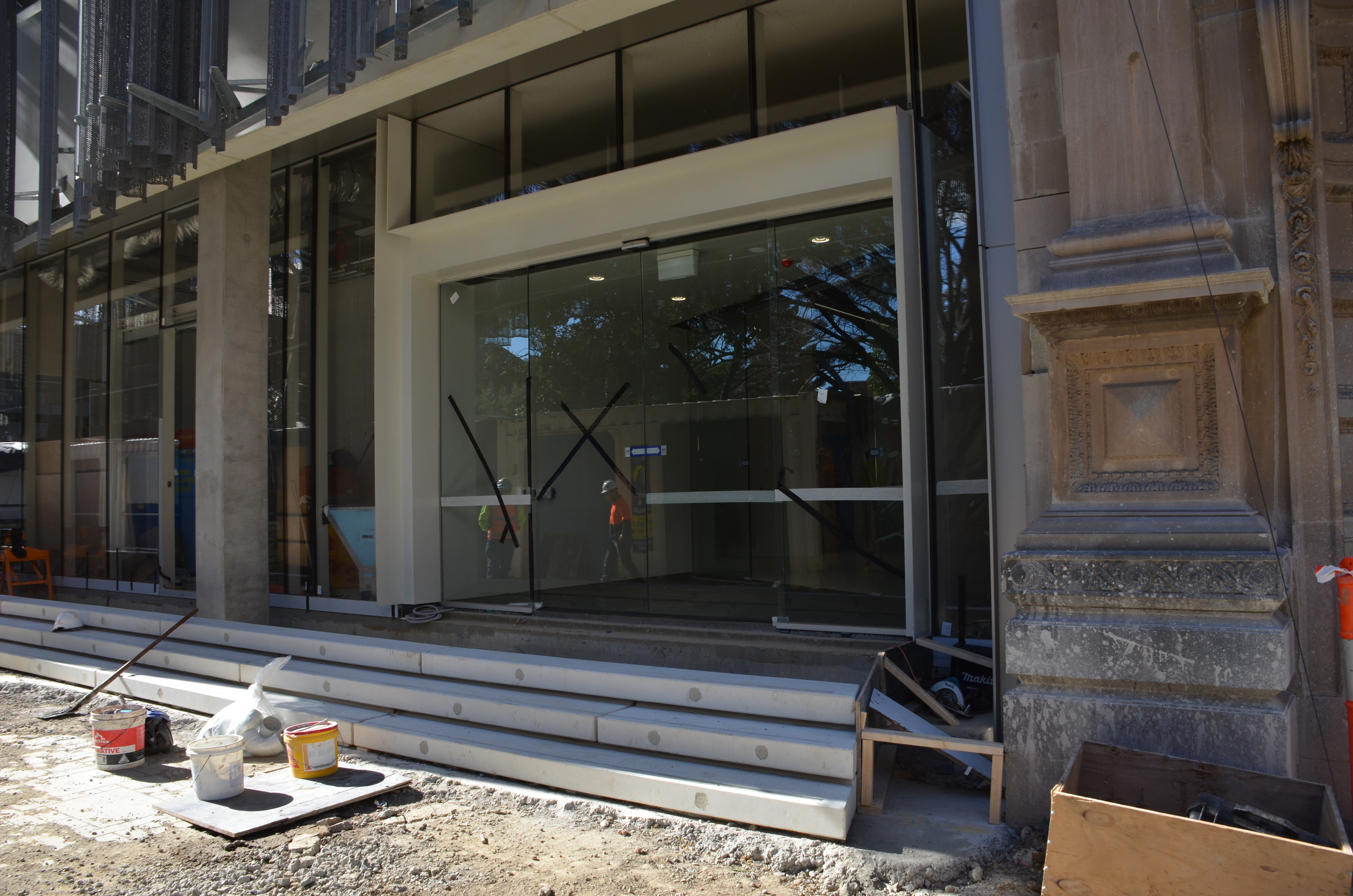 https://archive.abp.unimelb.edu.au/objects/images/Construction/Images/External Works/Precast concrete seating and supports/DSC_9699.JPG