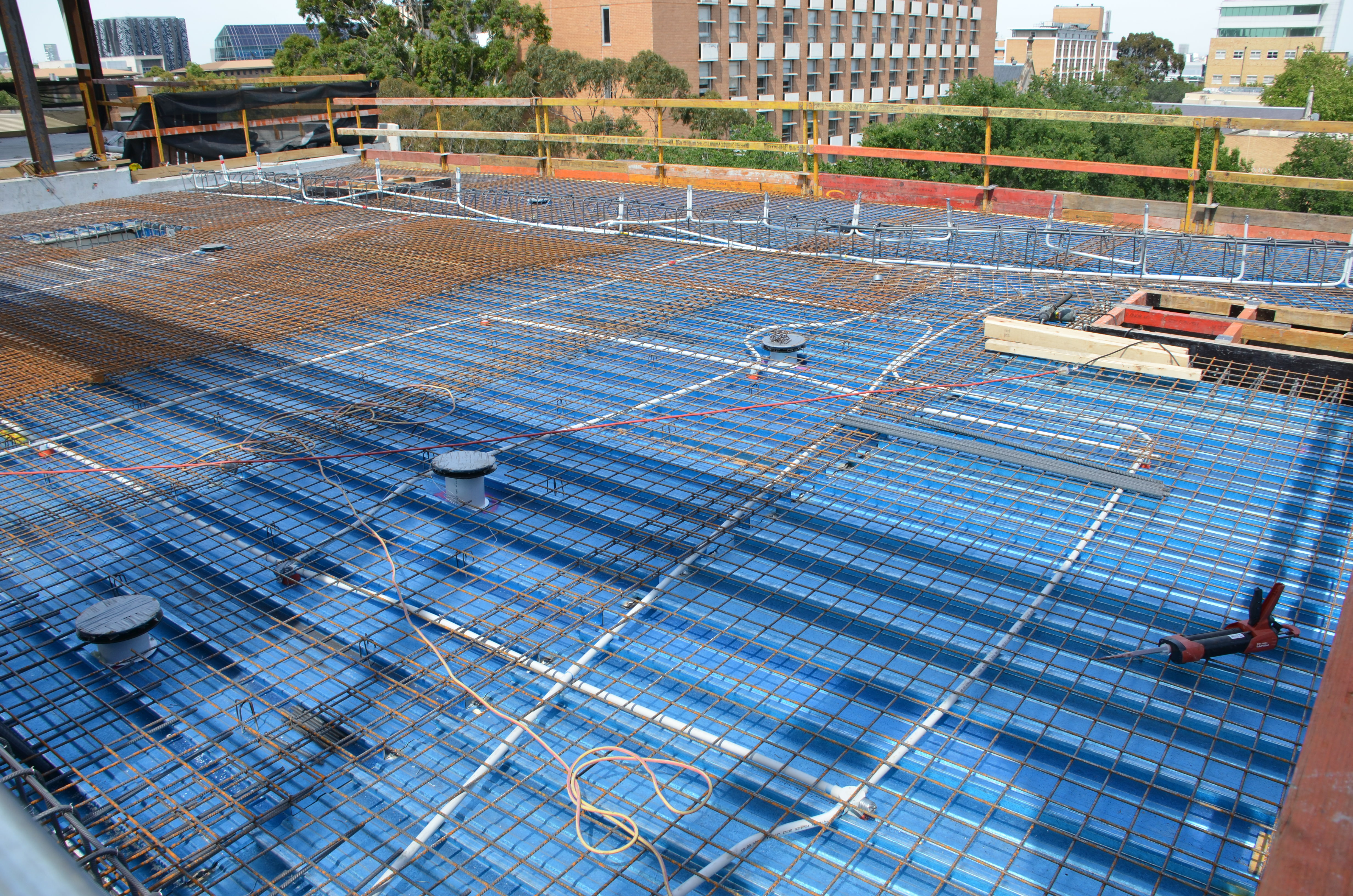https://archive.abp.unimelb.edu.au/objects/images/Construction/Images/Structural steel/Roof terrace/DSC_4478.JPG