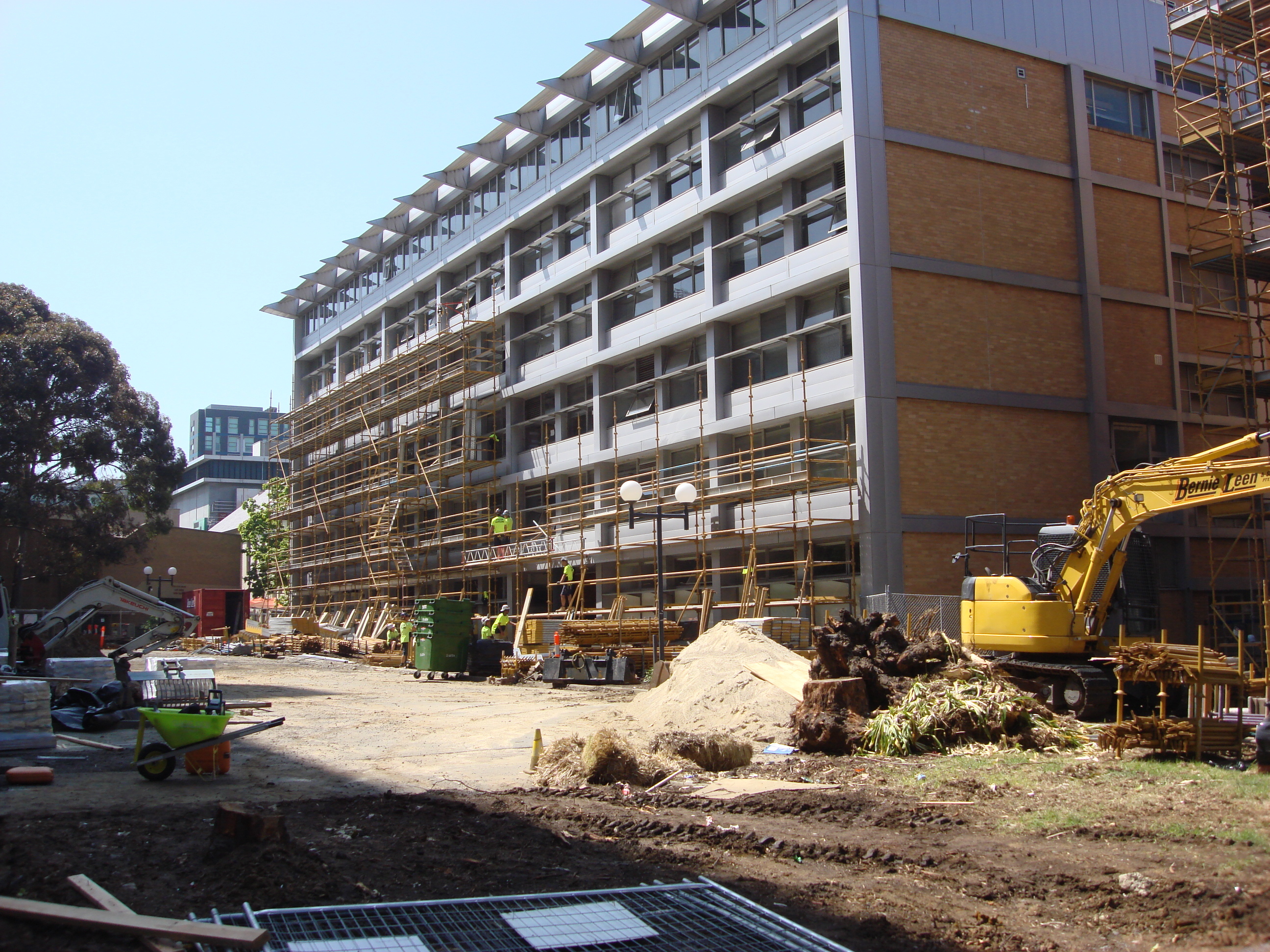 https://archive.abp.unimelb.edu.au/objects/images/Pre-construction/Scaffolding/DSC07799.JPG https://archive.abp.unimelb.edu.au/objects/images/Pre-construction/Scaffolding/DSC07799.JPG