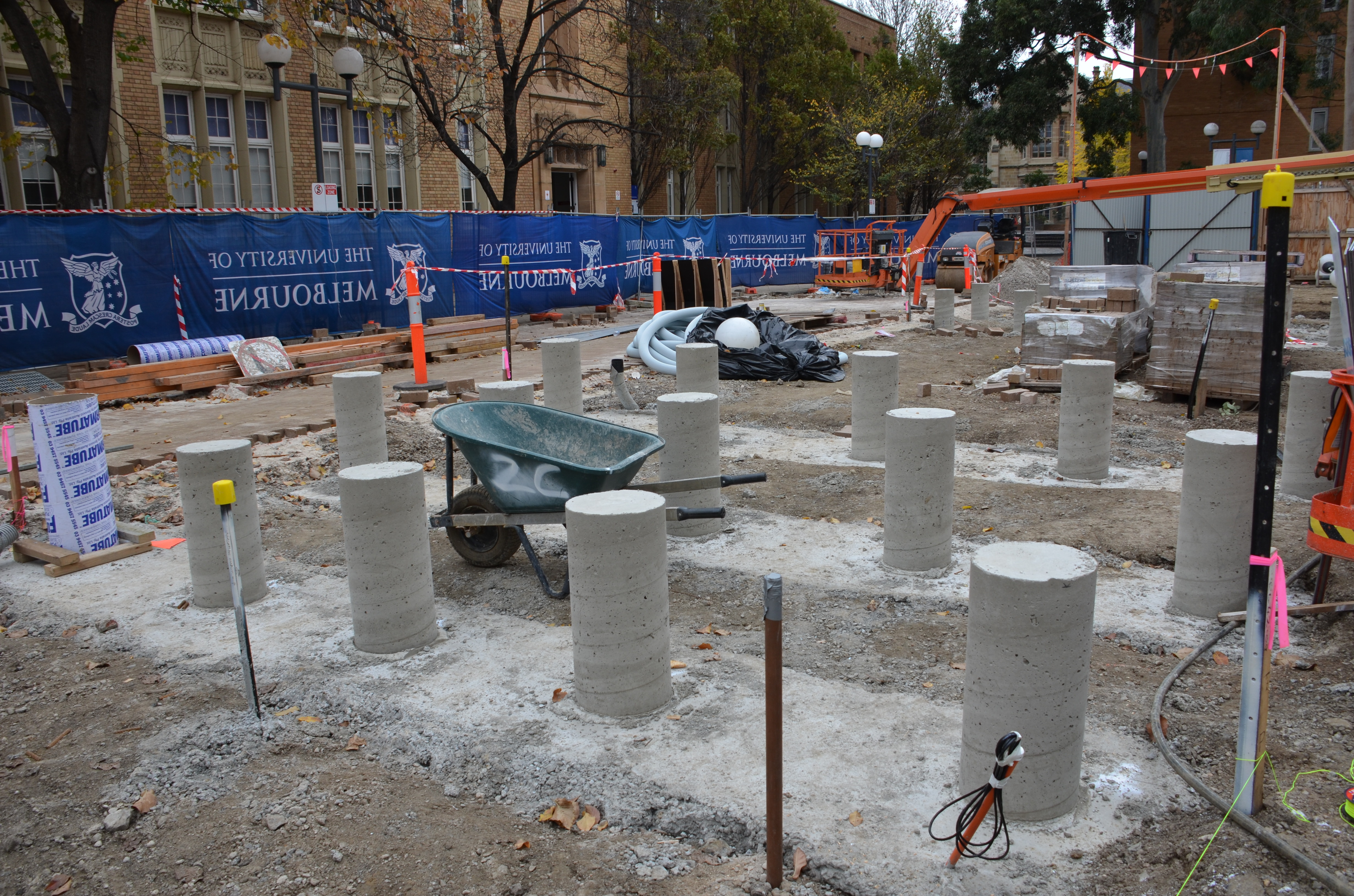 https://archive.abp.unimelb.edu.au/objects/images/Construction/Images/External Works/Timber seating and supports south side/DSC_8617.JPG