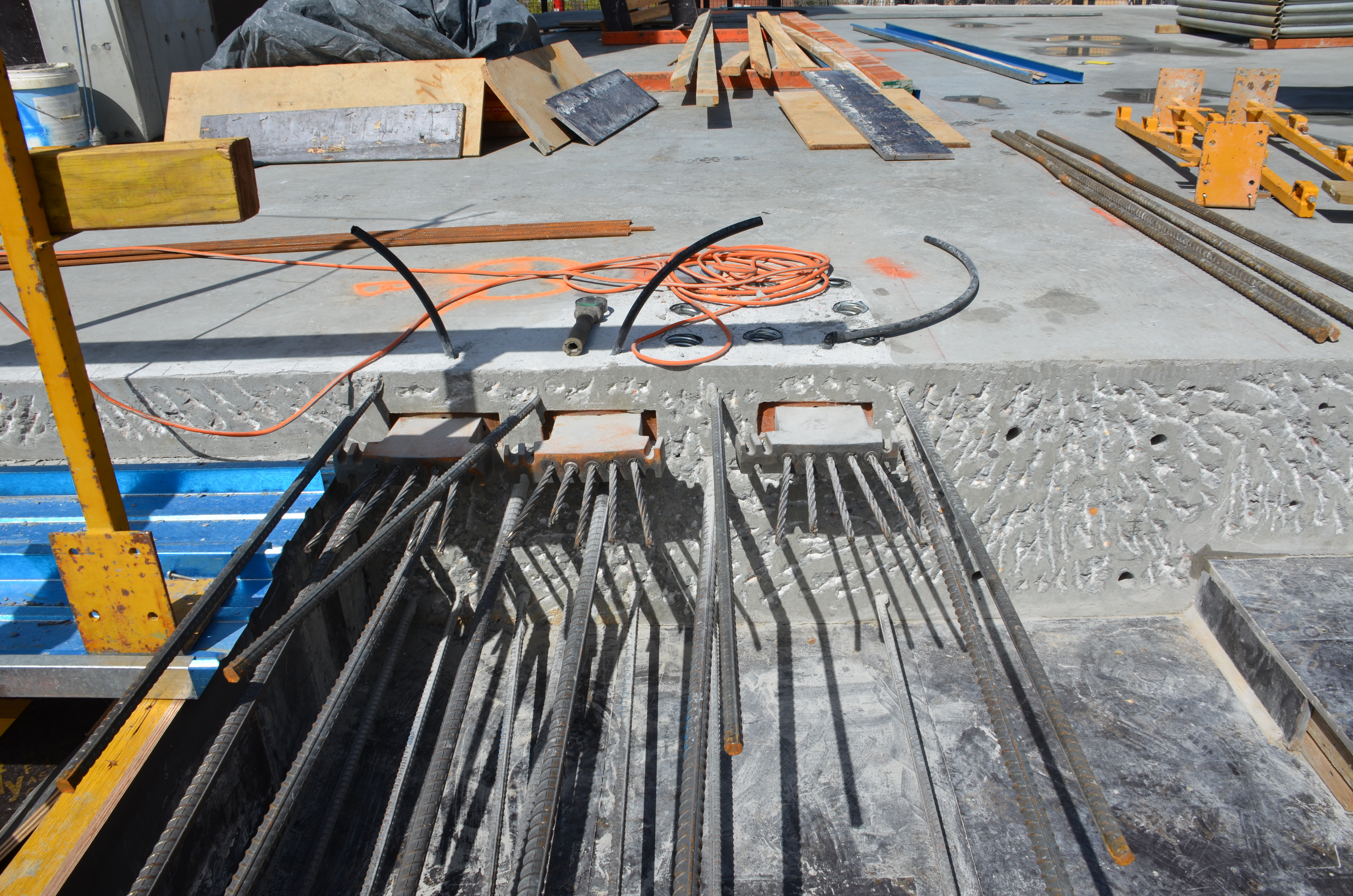 https://archive.abp.unimelb.edu.au/objects/images/Construction/Images/Concrete suspended slabs and beams/Post-tensioned beams & slabs/DSC_2473.JPG