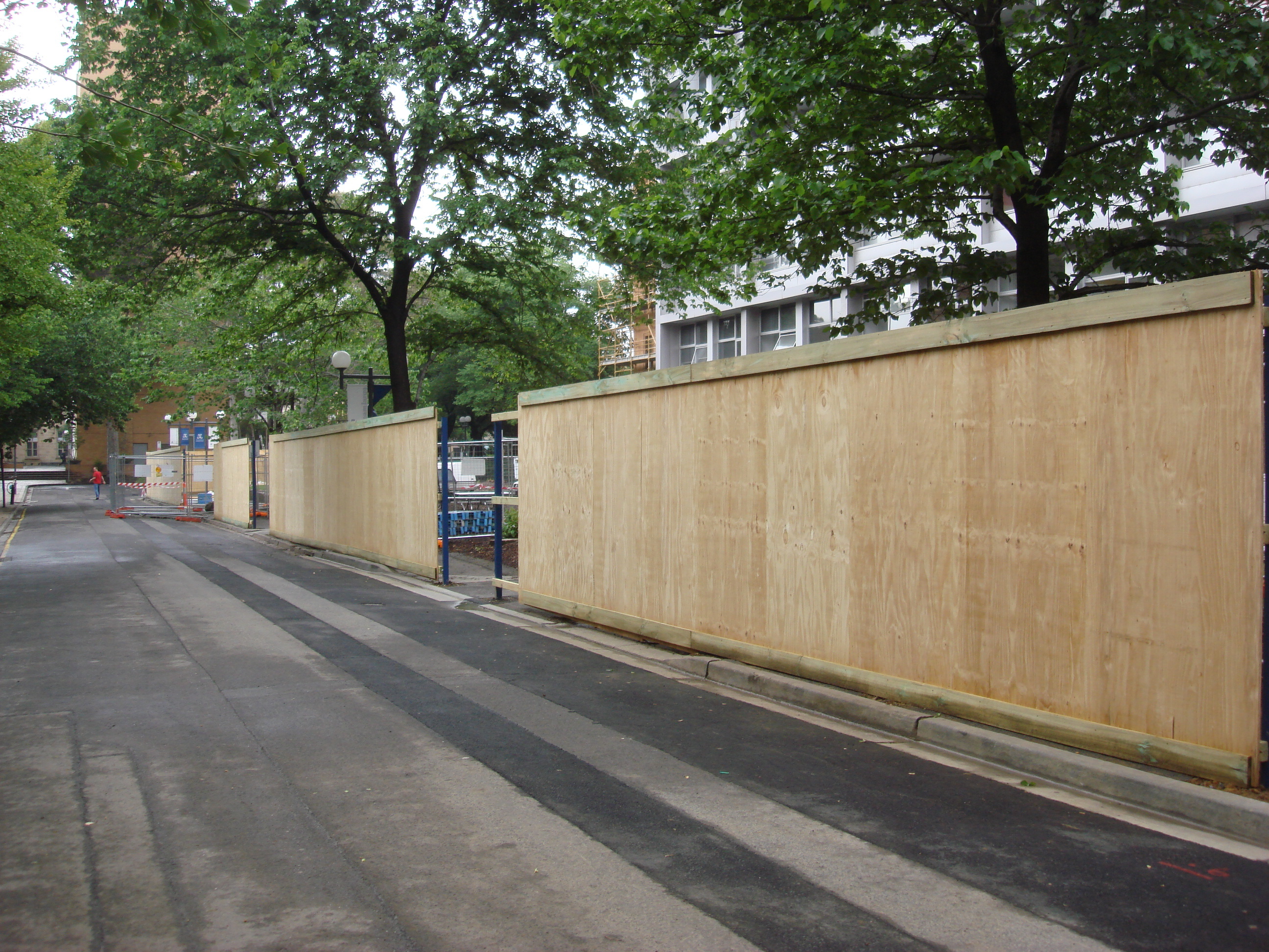 https://archive.abp.unimelb.edu.au/objects/images/Pre-construction/Hoardings and sheds/DSC07785.JPG