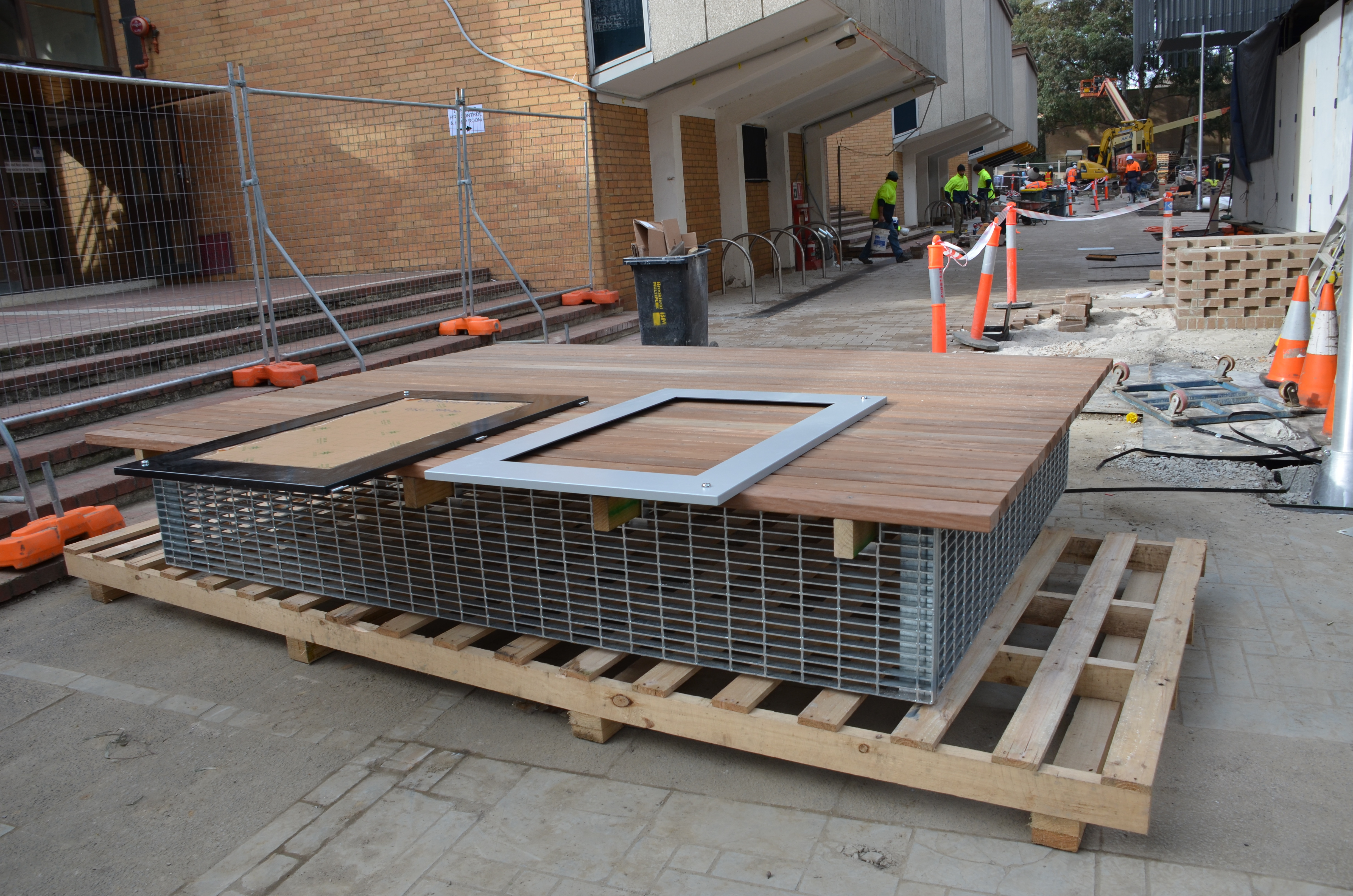 https://archive.abp.unimelb.edu.au/objects/images/Construction/Images/Services/Mechanical/Air intake plenums/DSC_9539.JPG