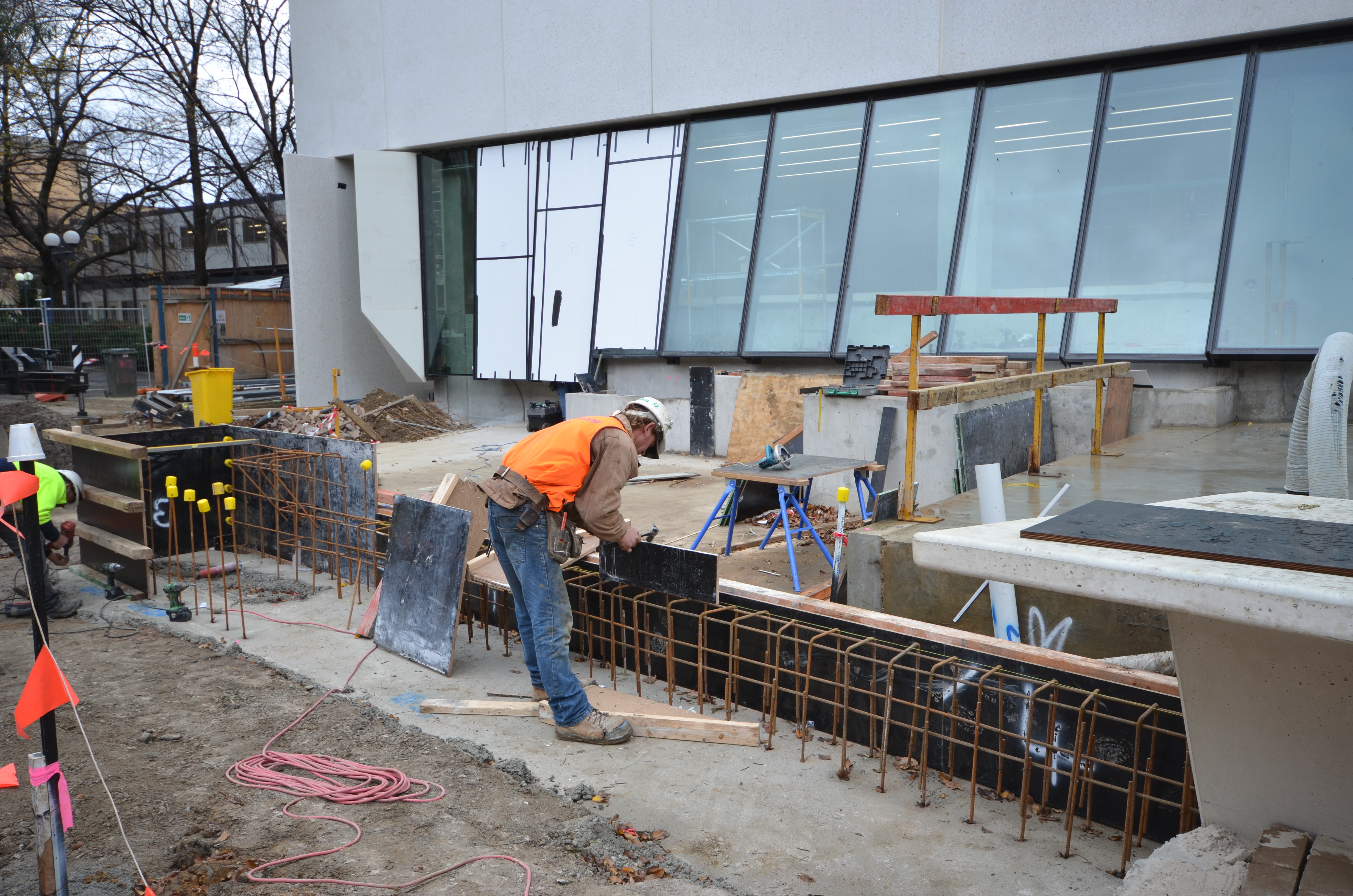 https://archive.abp.unimelb.edu.au/objects/images/Construction/Images/External Works/Precast concrete seating and supports/DSC_9154.JPG https://archive.abp.unimelb.edu.au/objects/images/Construction/Images/External Works/Precast concrete seating and supports/DSC_9154.JPG
