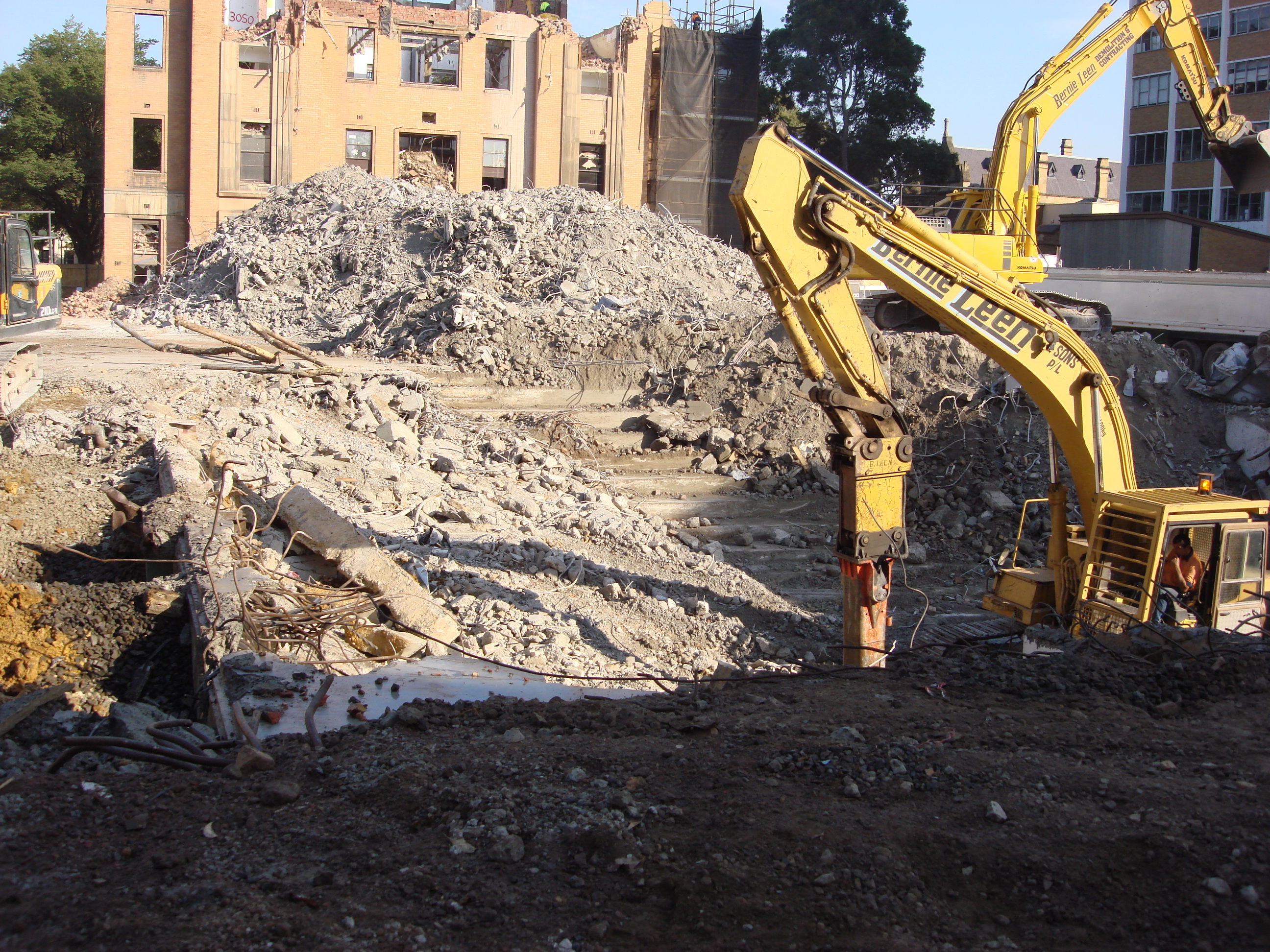 https://archive.abp.unimelb.edu.au/objects/images/Pre-construction/Demolition/OC/DSC08385.JPG https://archive.abp.unimelb.edu.au/objects/images/Pre-construction/Demolition/OC/DSC08385.JPG