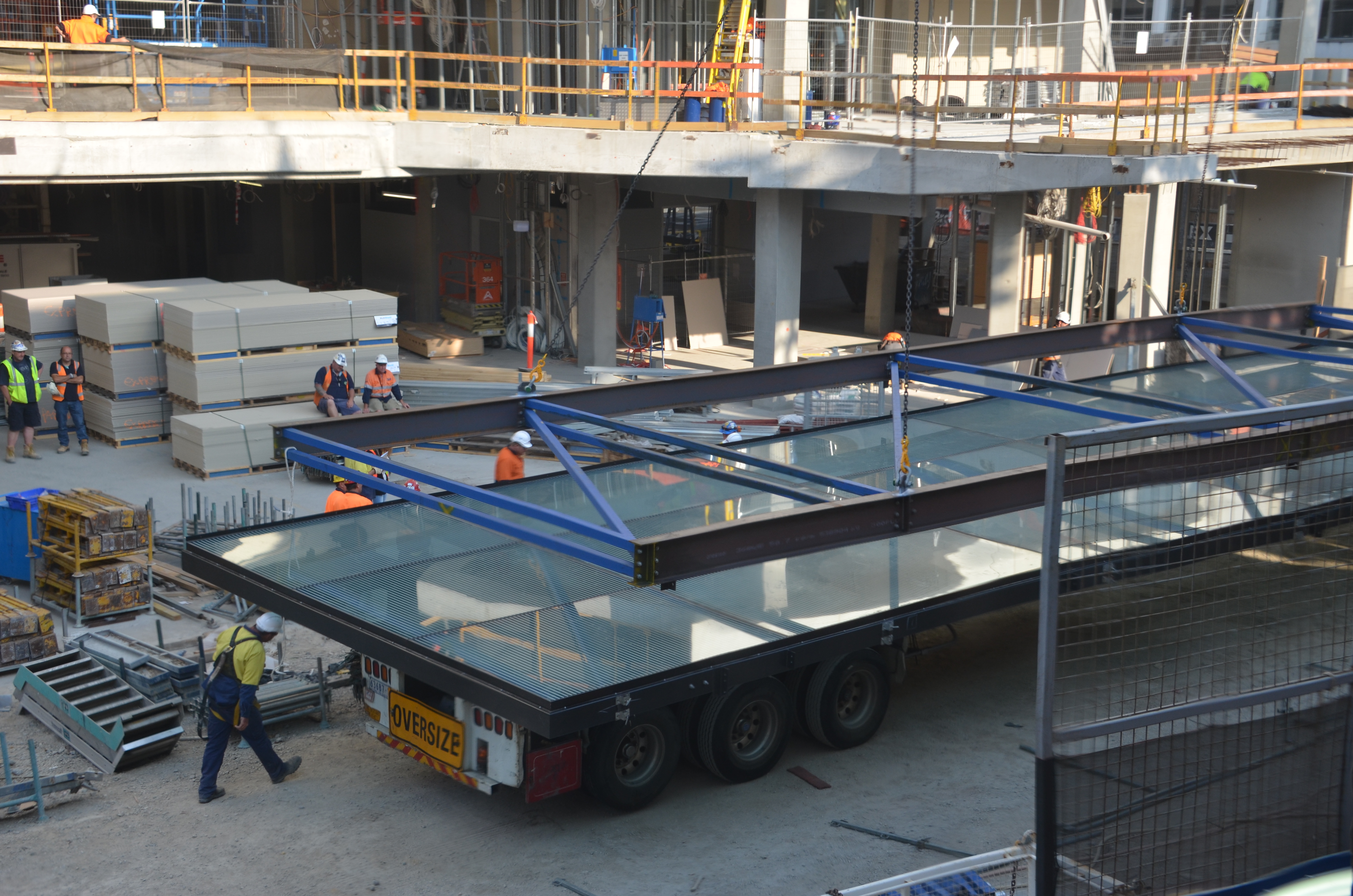 https://archive.abp.unimelb.edu.au/objects/images/Construction/Images/Roof/Glazed atrium roof/Delivery & Installation/DSC_5130.JPG https://archive.abp.unimelb.edu.au/objects/images/Construction/Images/Roof/Glazed atrium roof/Delivery & Installation/DSC_5130.JPG