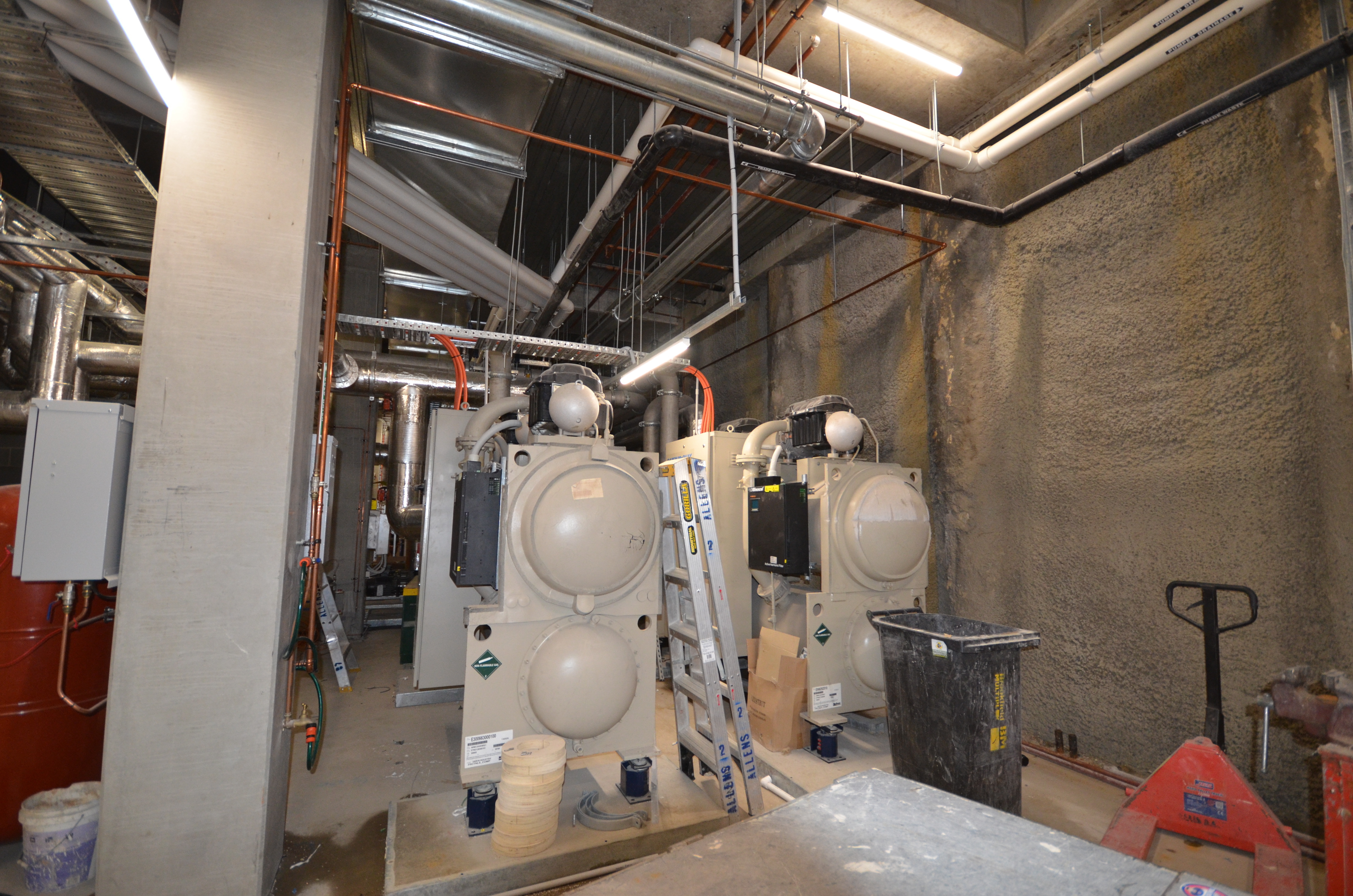 https://archive.abp.unimelb.edu.au/objects/images/Construction/Images/Services/Mechanical/Large plant room basement/DSC_8298.JPG