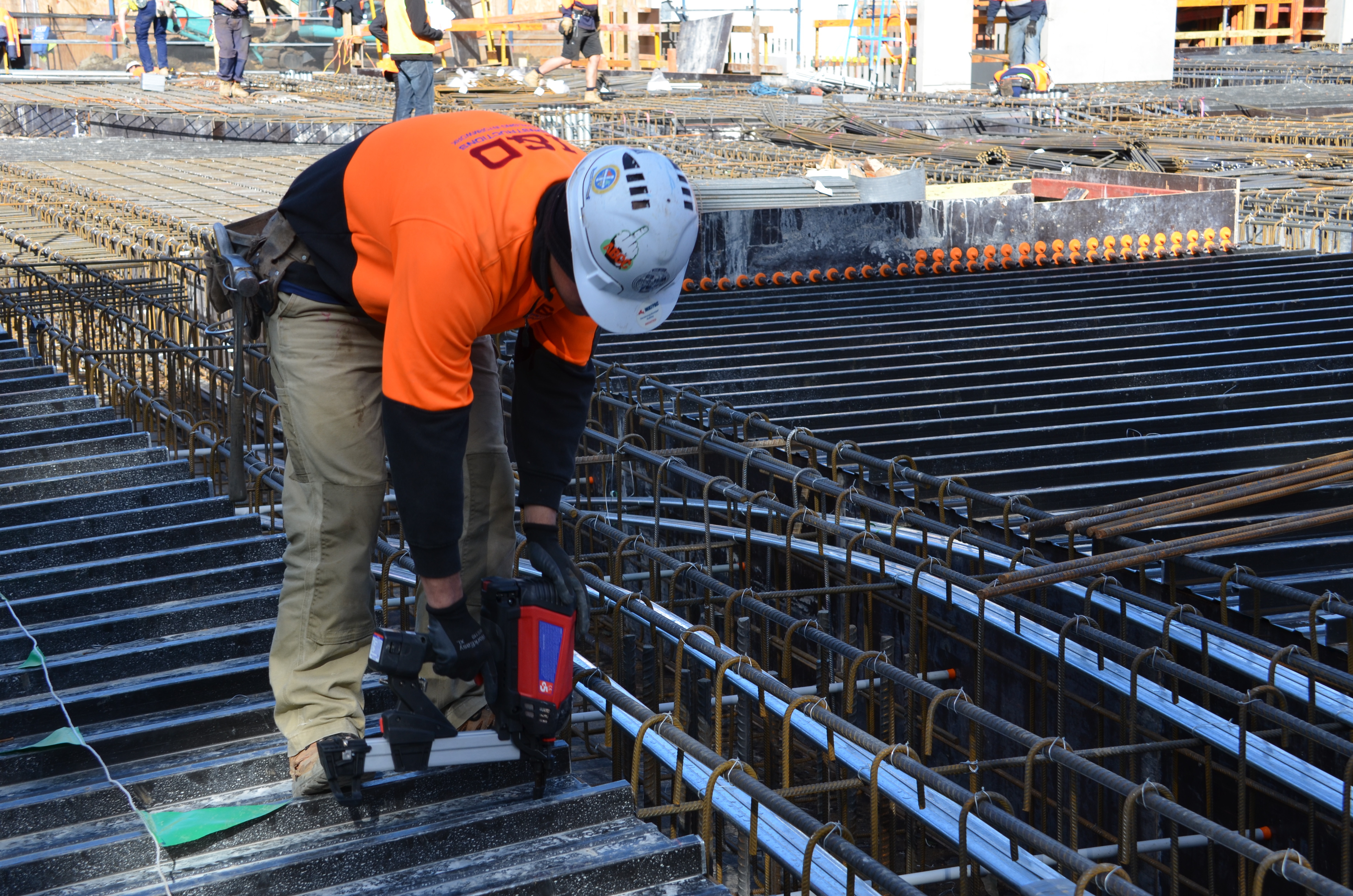 https://archive.abp.unimelb.edu.au/objects/images/Construction/Images/Concrete suspended slabs and beams/Ground level & formwork/DSC_1180.JPG