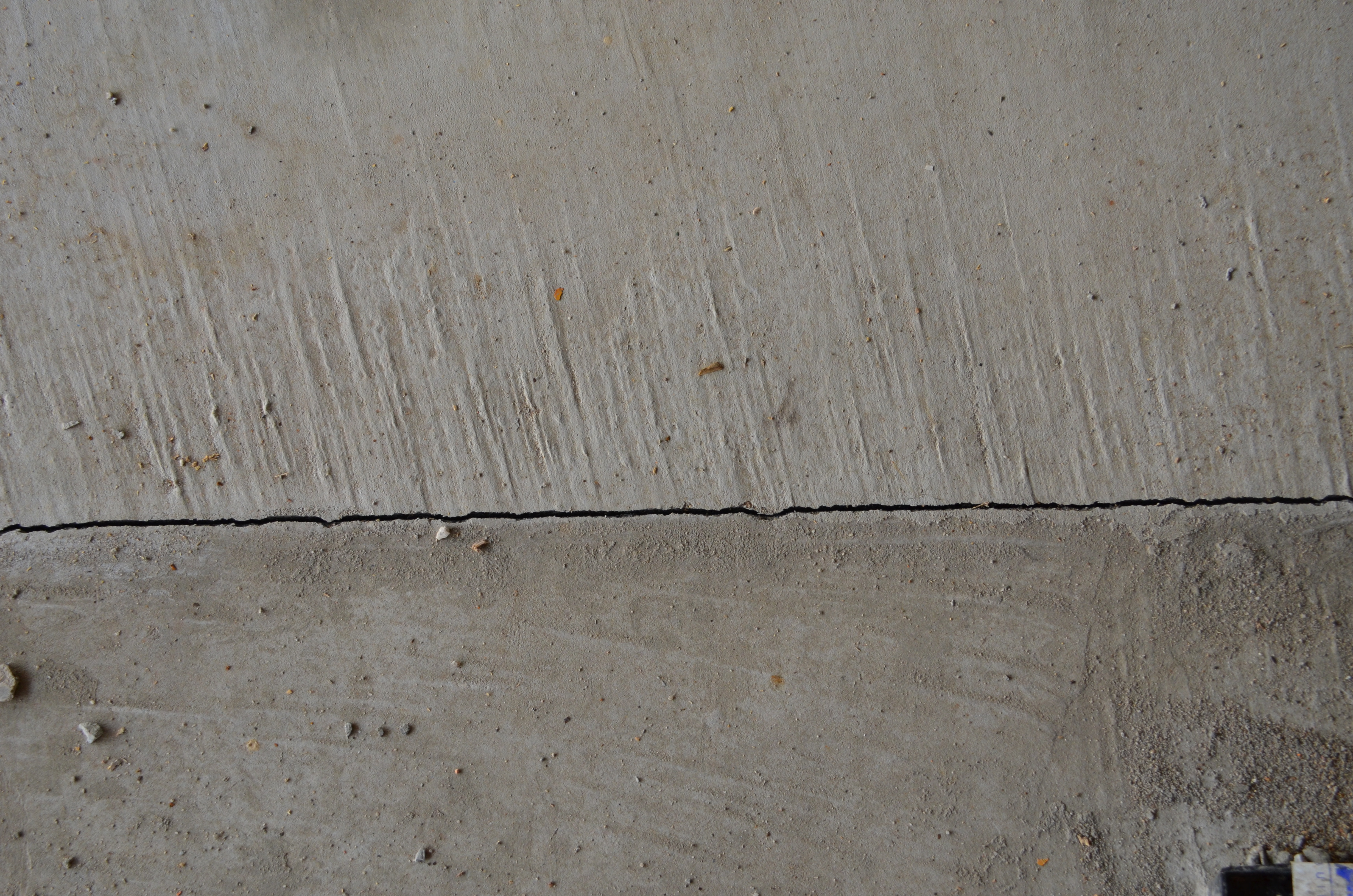 https://archive.abp.unimelb.edu.au/objects/images/Construction/Images/Concrete suspended slabs and beams/Slab movement joints/DSC_2087.JPG