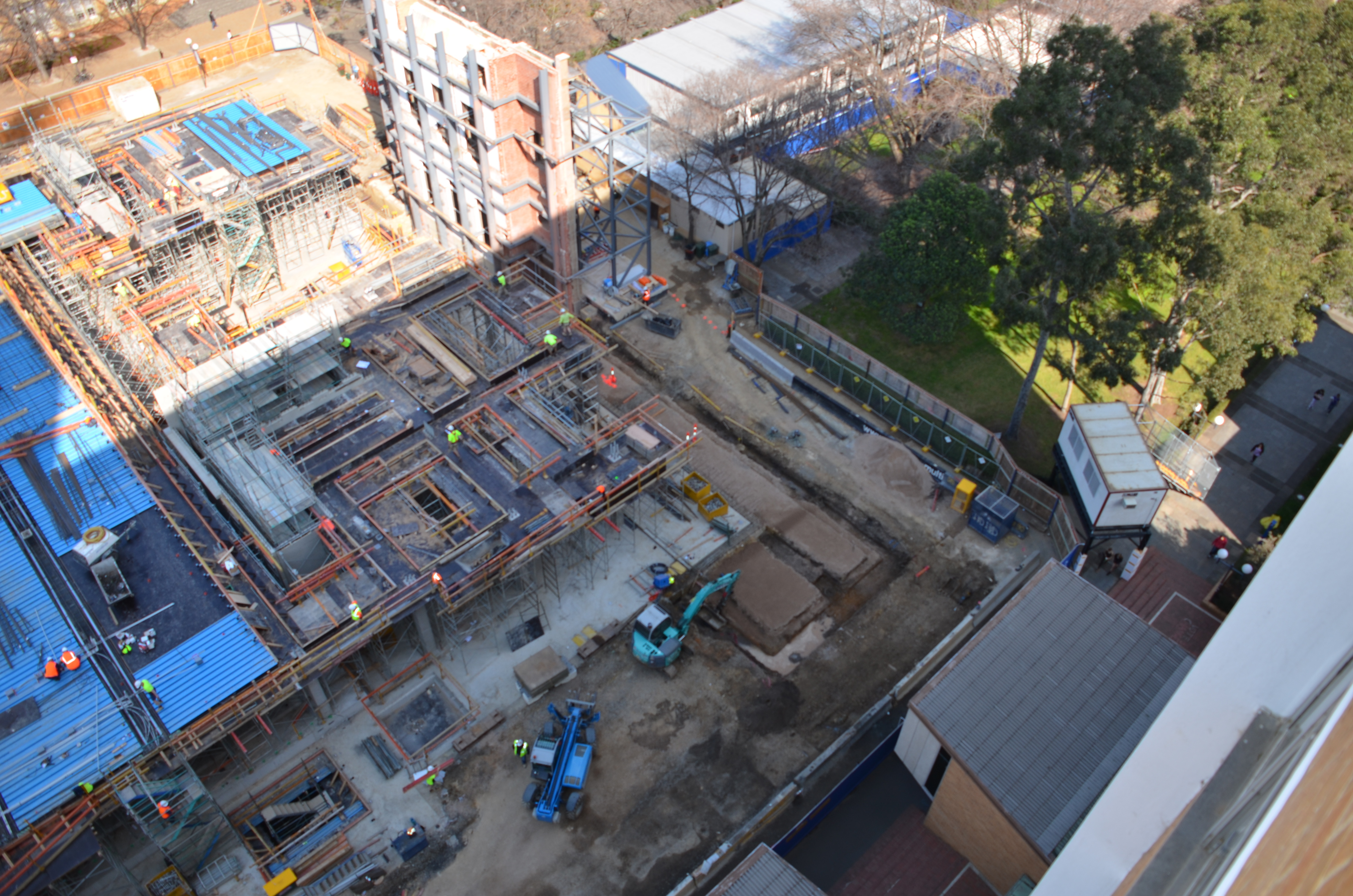 https://archive.abp.unimelb.edu.au/objects/images/Construction/Images/Concrete suspended slabs and beams/Levels 1-5 & formwork/DSC_1653.JPG