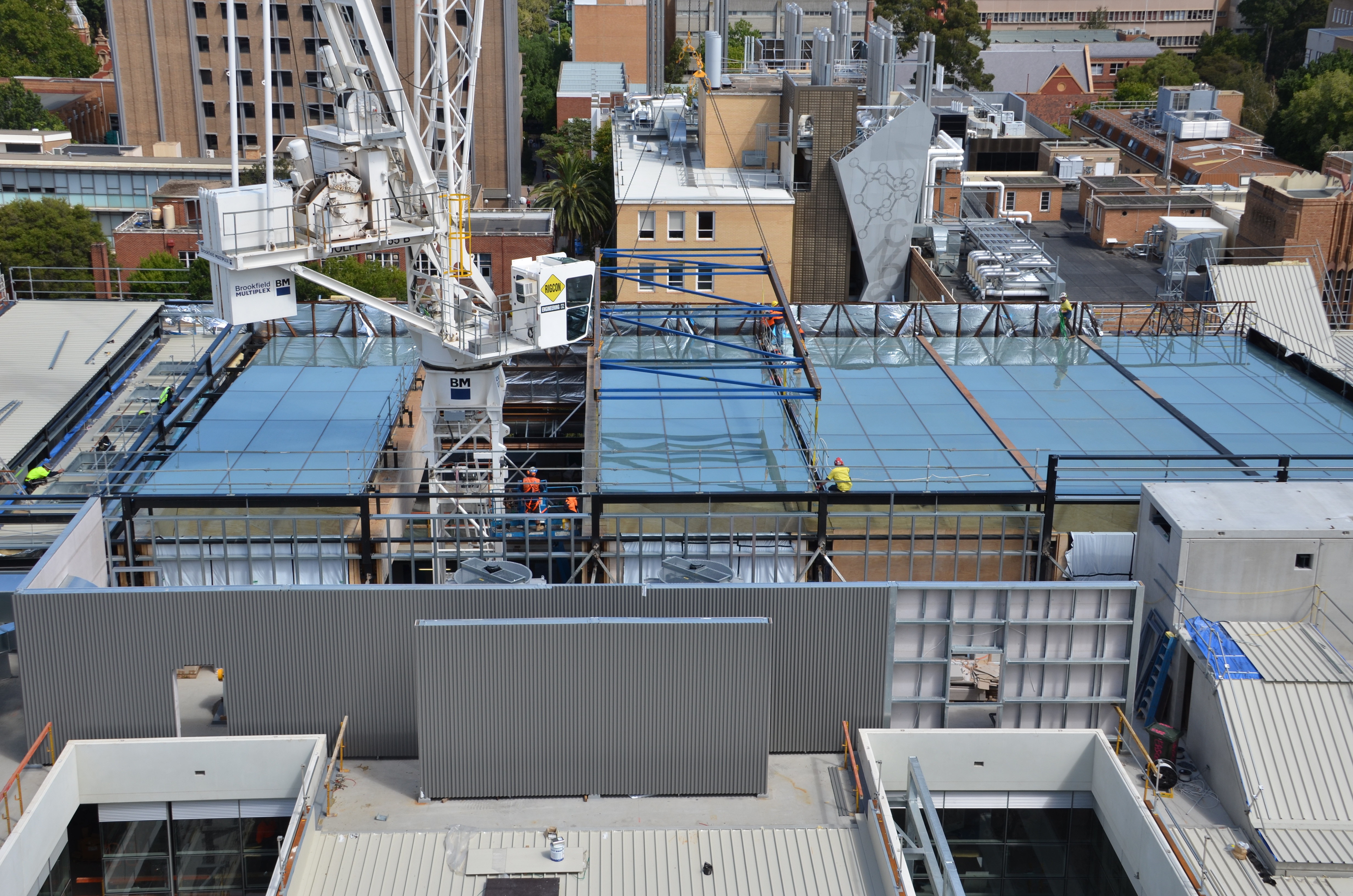 https://archive.abp.unimelb.edu.au/objects/images/Construction/Images/Roof/Glazed atrium roof/Delivery & Installation/DSC_5767.JPG https://archive.abp.unimelb.edu.au/objects/images/Construction/Images/Roof/Glazed atrium roof/Delivery & Installation/DSC_5767.JPG
