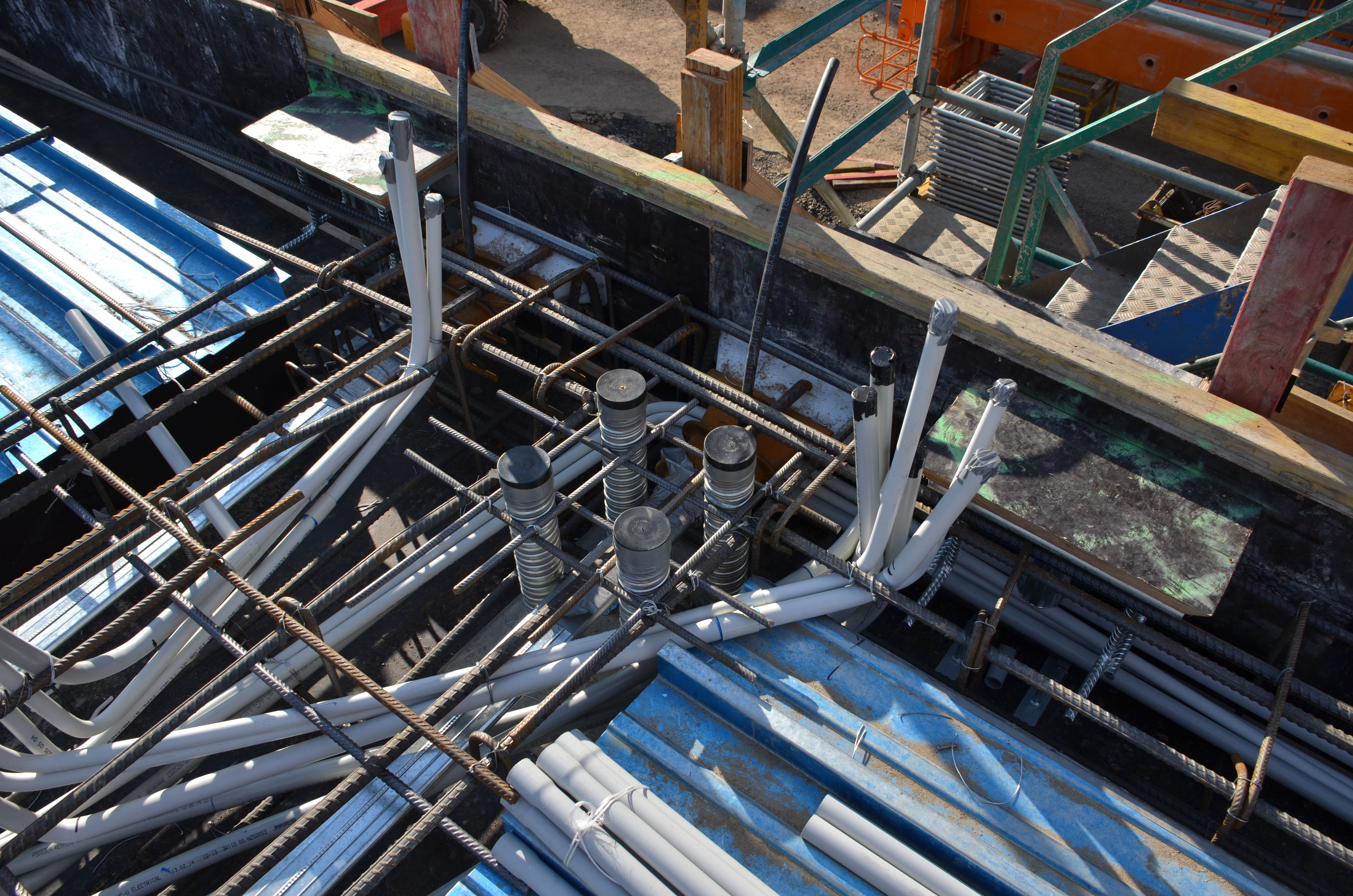 https://archive.abp.unimelb.edu.au/objects/images/Construction/Images/Concrete suspended slabs and beams/Levels 1-5 & formwork/DSC_1674.JPG