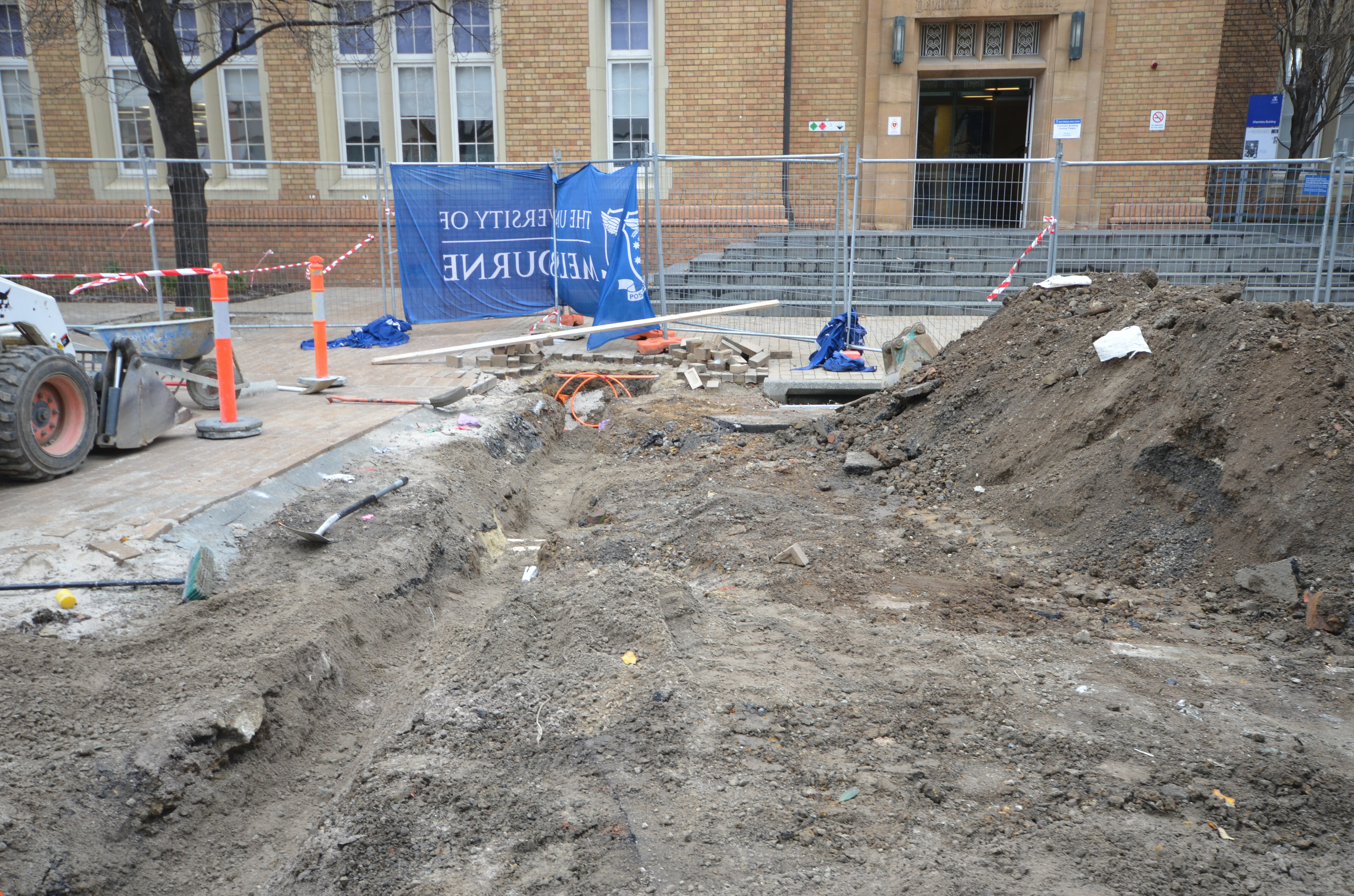 https://archive.abp.unimelb.edu.au/objects/images/Construction/Images/External Works/Lighting/DSC_9153.JPG https://archive.abp.unimelb.edu.au/objects/images/Construction/Images/External Works/Lighting/DSC_9153.JPG