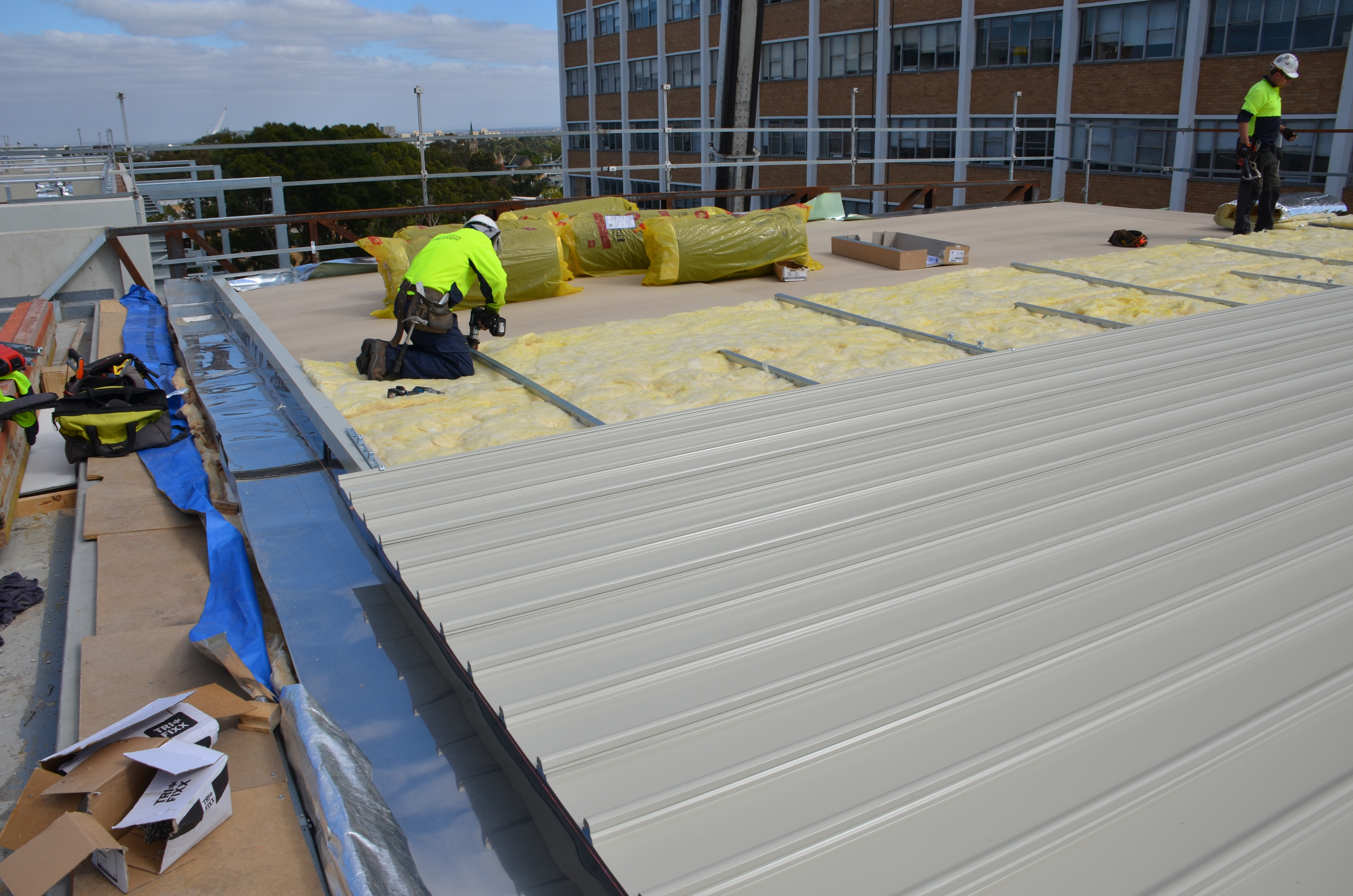 https://archive.abp.unimelb.edu.au/objects/images/Construction/Images/Roof/Roof sheeting, flashings and gutters/DSC_6104.JPG https://archive.abp.unimelb.edu.au/objects/images/Construction/Images/Roof/Roof sheeting, flashings and gutters/DSC_6104.JPG