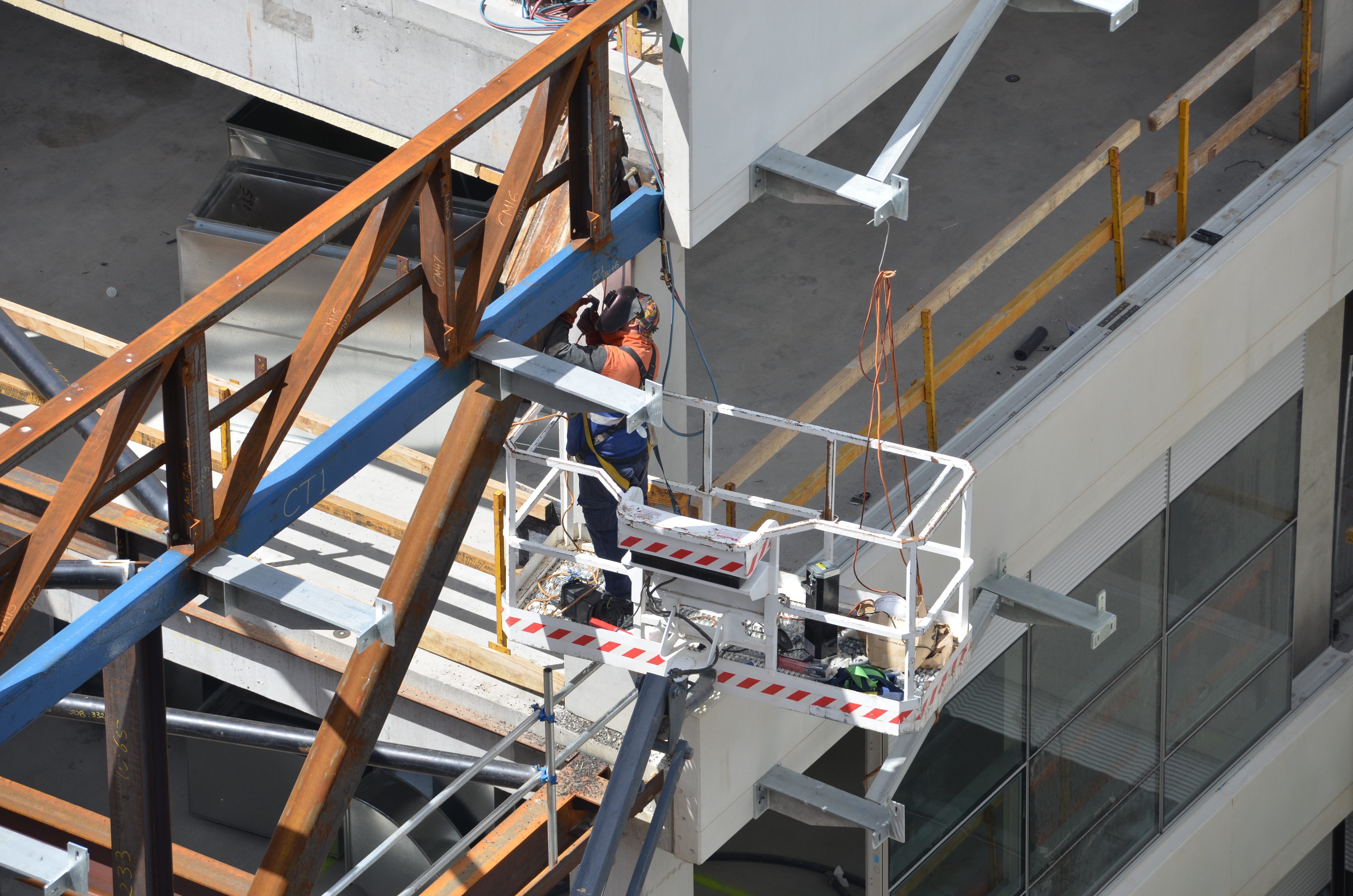 https://archive.abp.unimelb.edu.au/objects/images/Construction/Images/Structural steel/Cantilever/Erection/DSC_4922.JPG https://archive.abp.unimelb.edu.au/objects/images/Construction/Images/Structural steel/Cantilever/Erection/DSC_4922.JPG