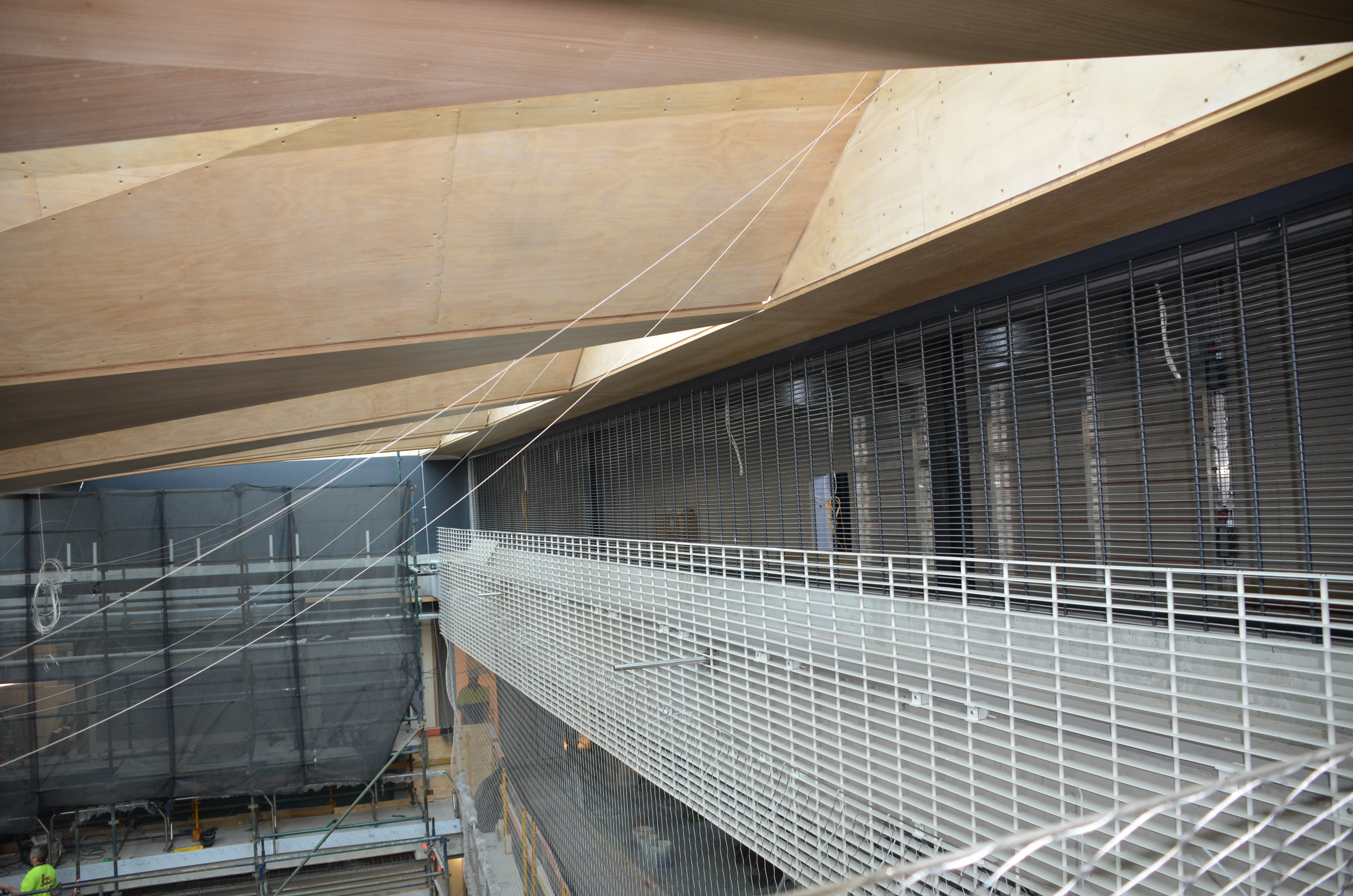 https://archive.abp.unimelb.edu.au/objects/images/Construction/Images/Atrium stainless steel wire mesh & frames/DSC_8075.JPG