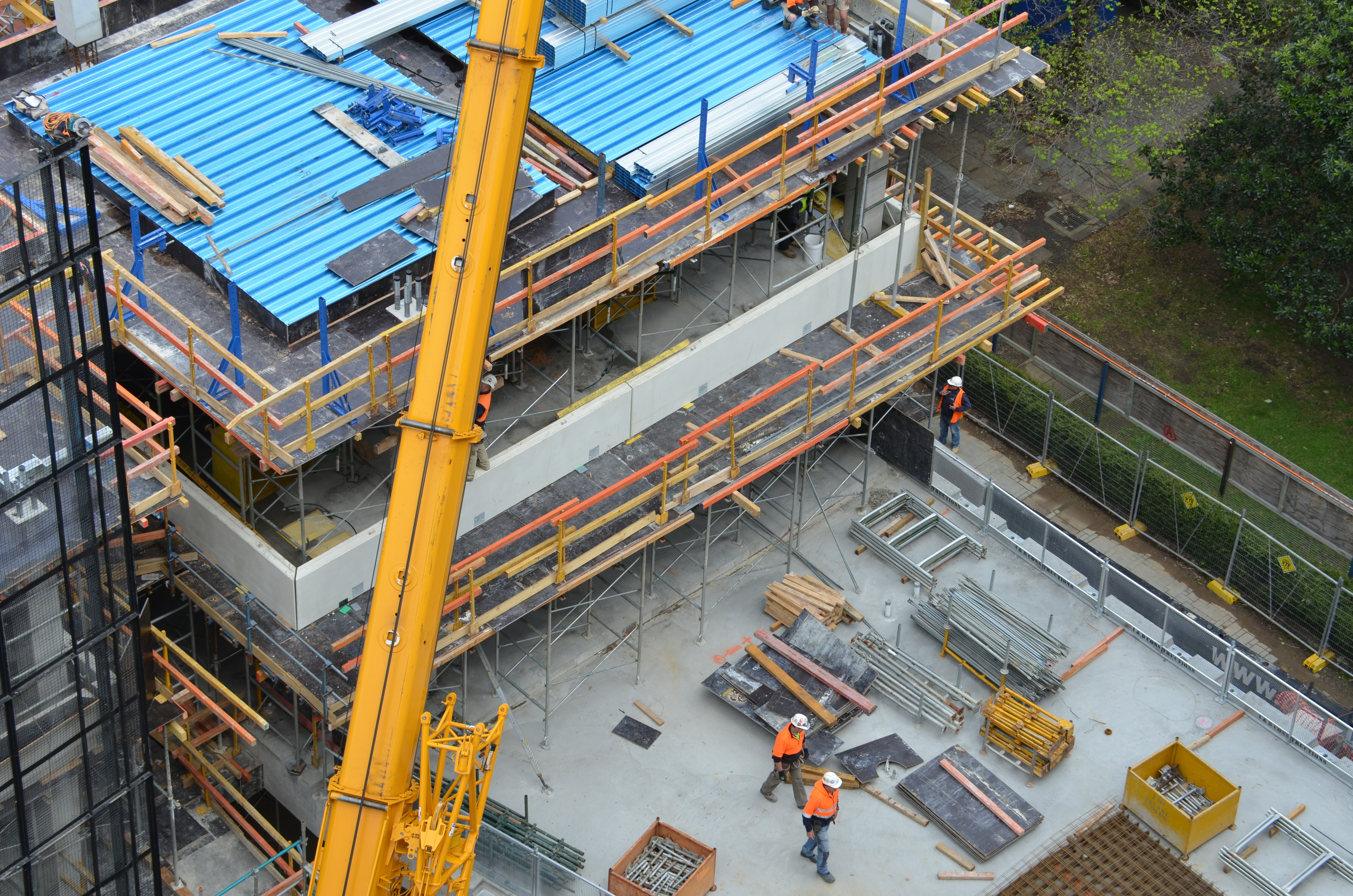 https://archive.abp.unimelb.edu.au/objects/images/Construction/Images/Concrete suspended slabs and beams/Levels 1-5 & formwork/DSC_2736.JPG