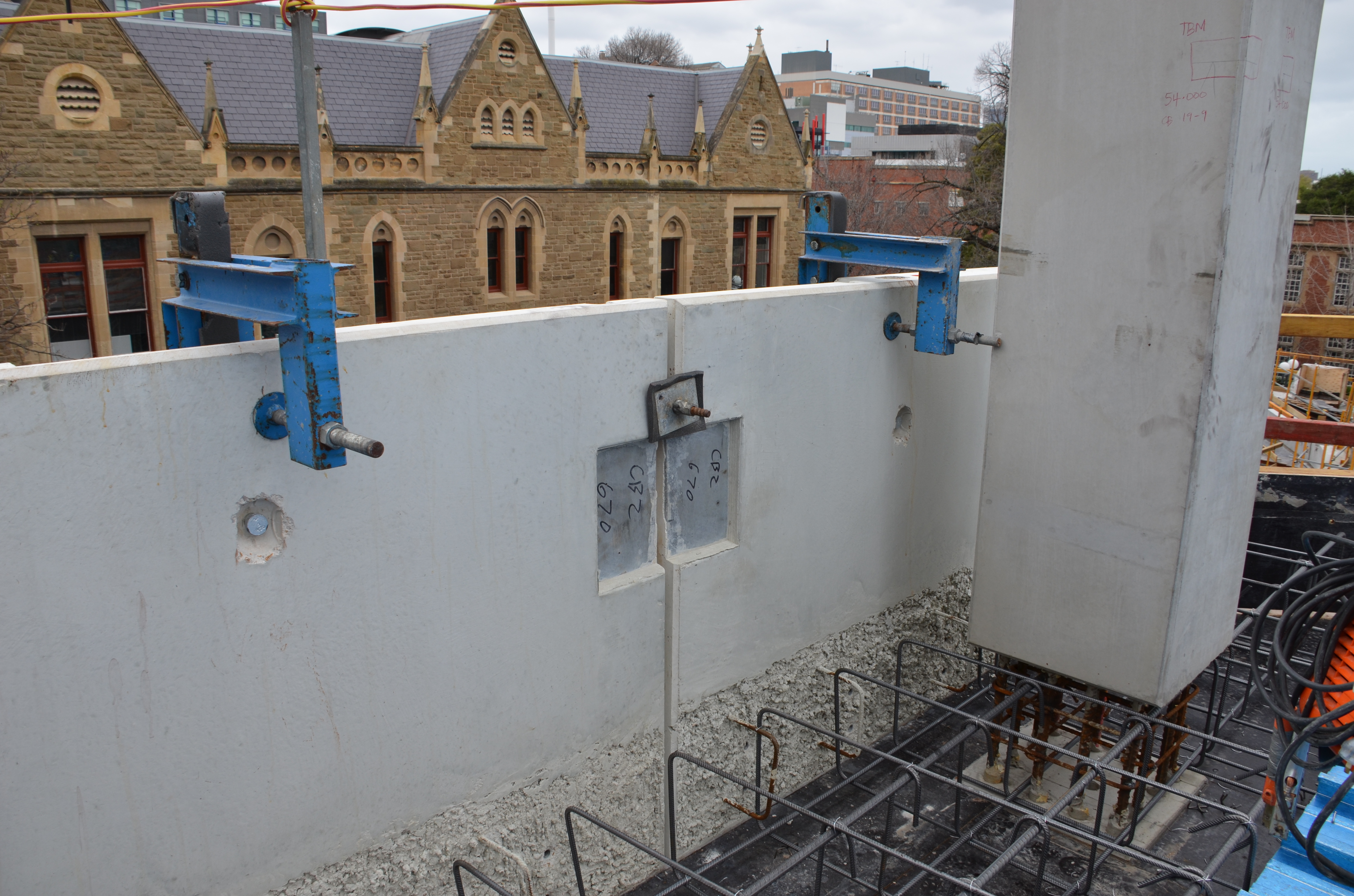 https://archive.abp.unimelb.edu.au/objects/images/Construction/Images/Concrete suspended slabs and beams/Levels 1-5 & formwork/DSC_2274.JPG