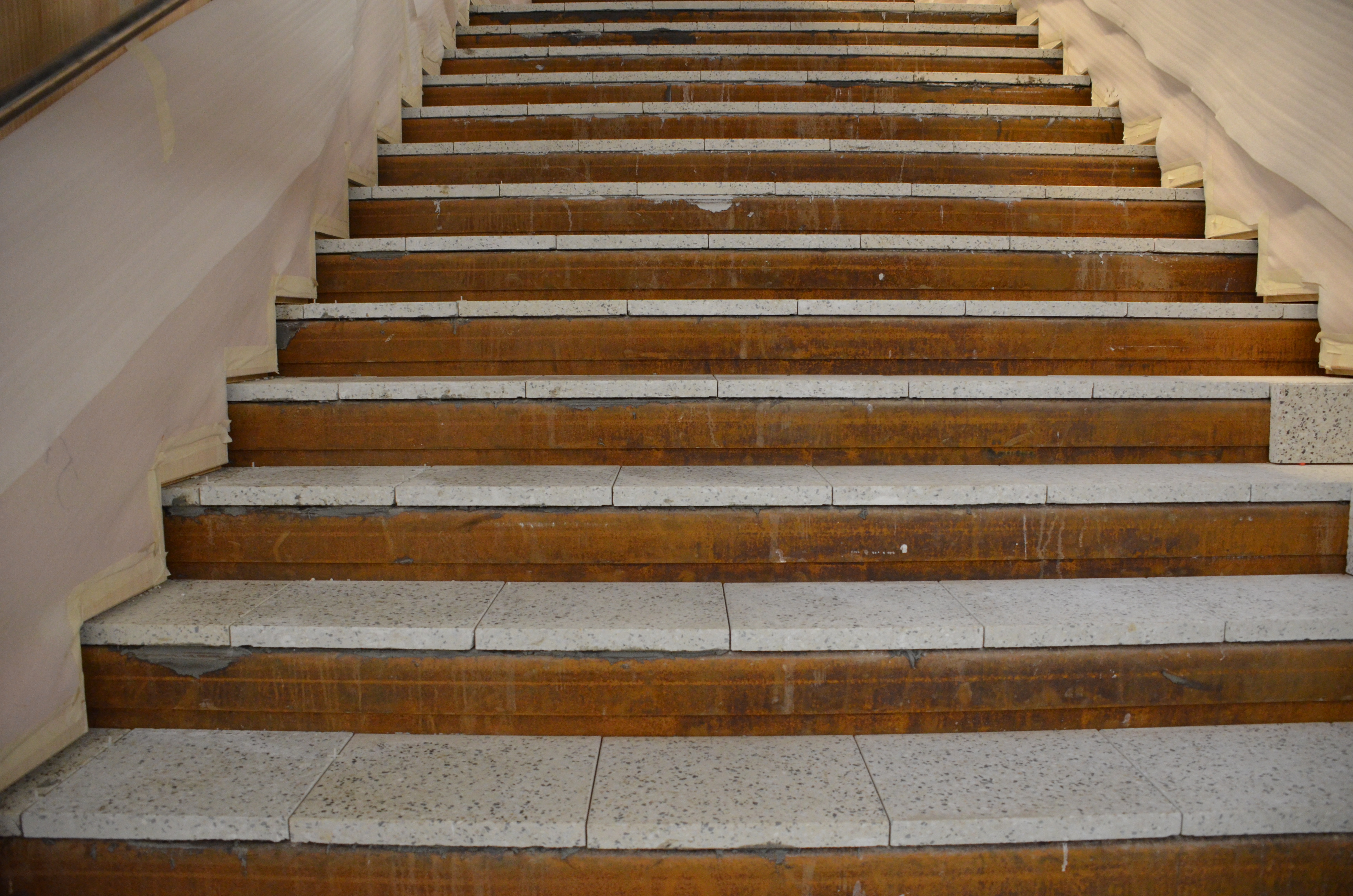https://archive.abp.unimelb.edu.au/objects/images/Construction/Images/Stair finishes & linings/Other stairs/DSC_9150.JPG
