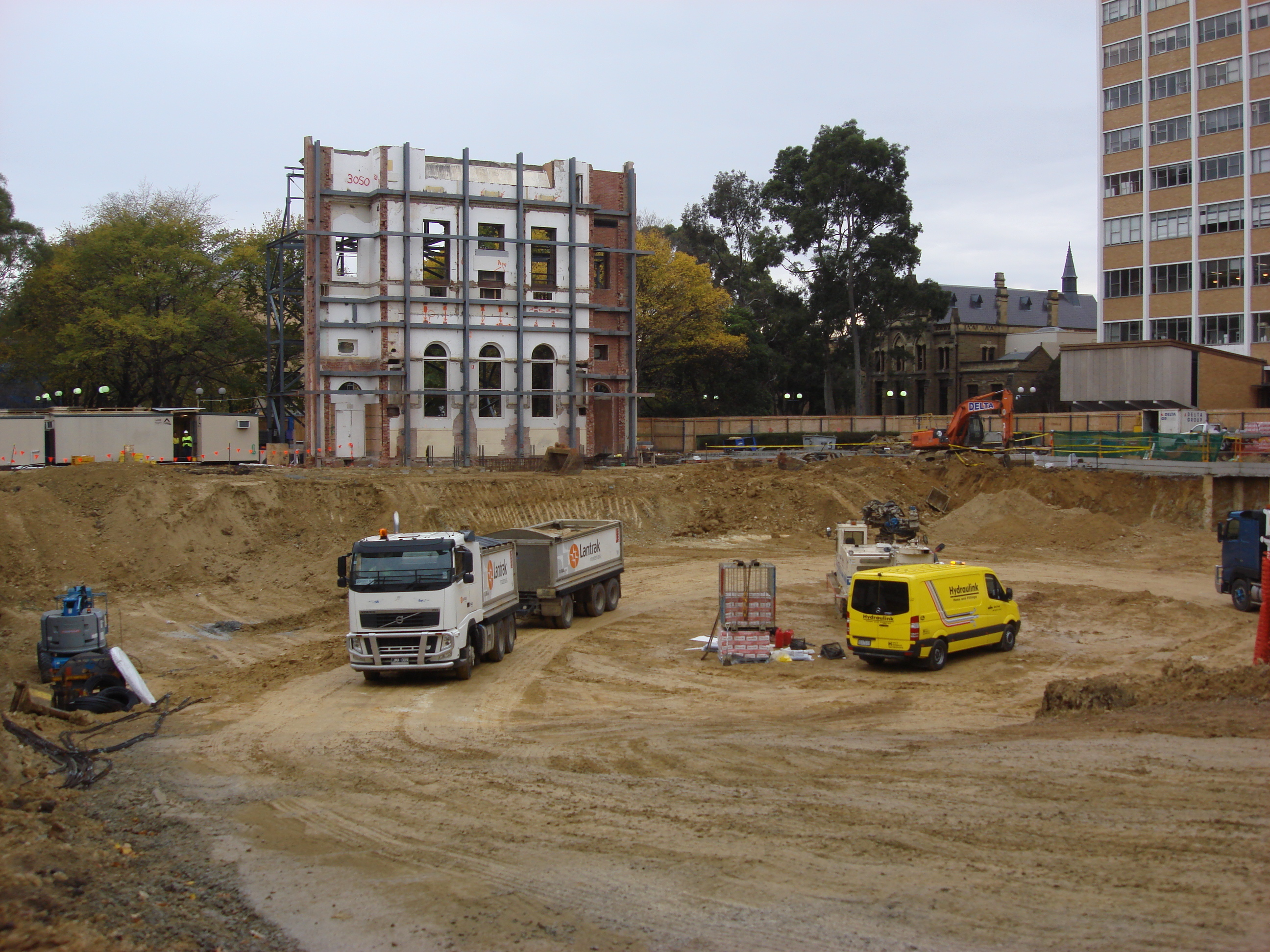 https://archive.abp.unimelb.edu.au/objects/images/Construction/Images/Basement/Bulk excavation/DSC_0161B.JPG