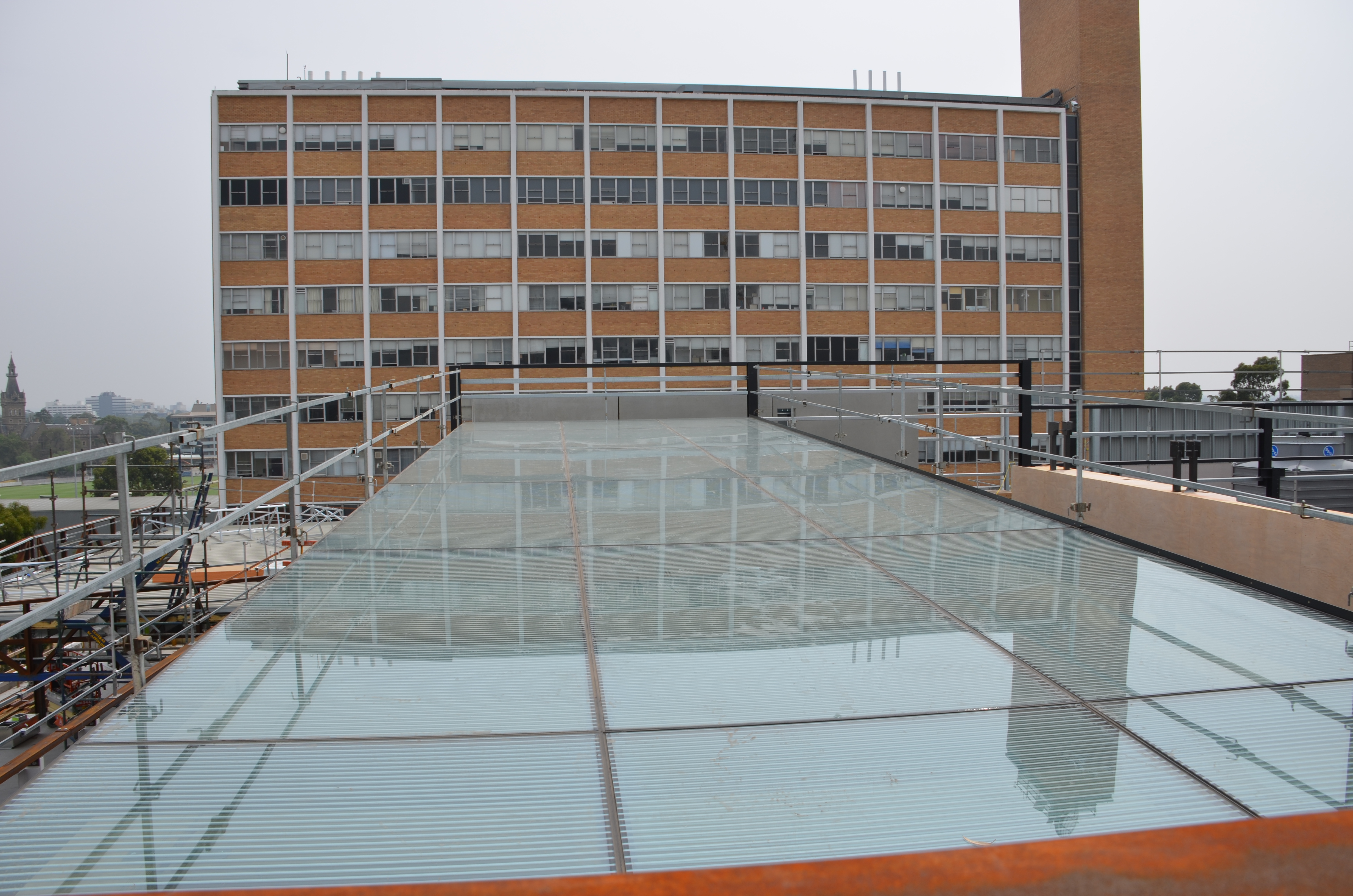 https://archive.abp.unimelb.edu.au/objects/images/Construction/Images/Roof/Glazed atrium roof/Delivery & Installation/DSC_5245.JPG https://archive.abp.unimelb.edu.au/objects/images/Construction/Images/Roof/Glazed atrium roof/Delivery & Installation/DSC_5245.JPG