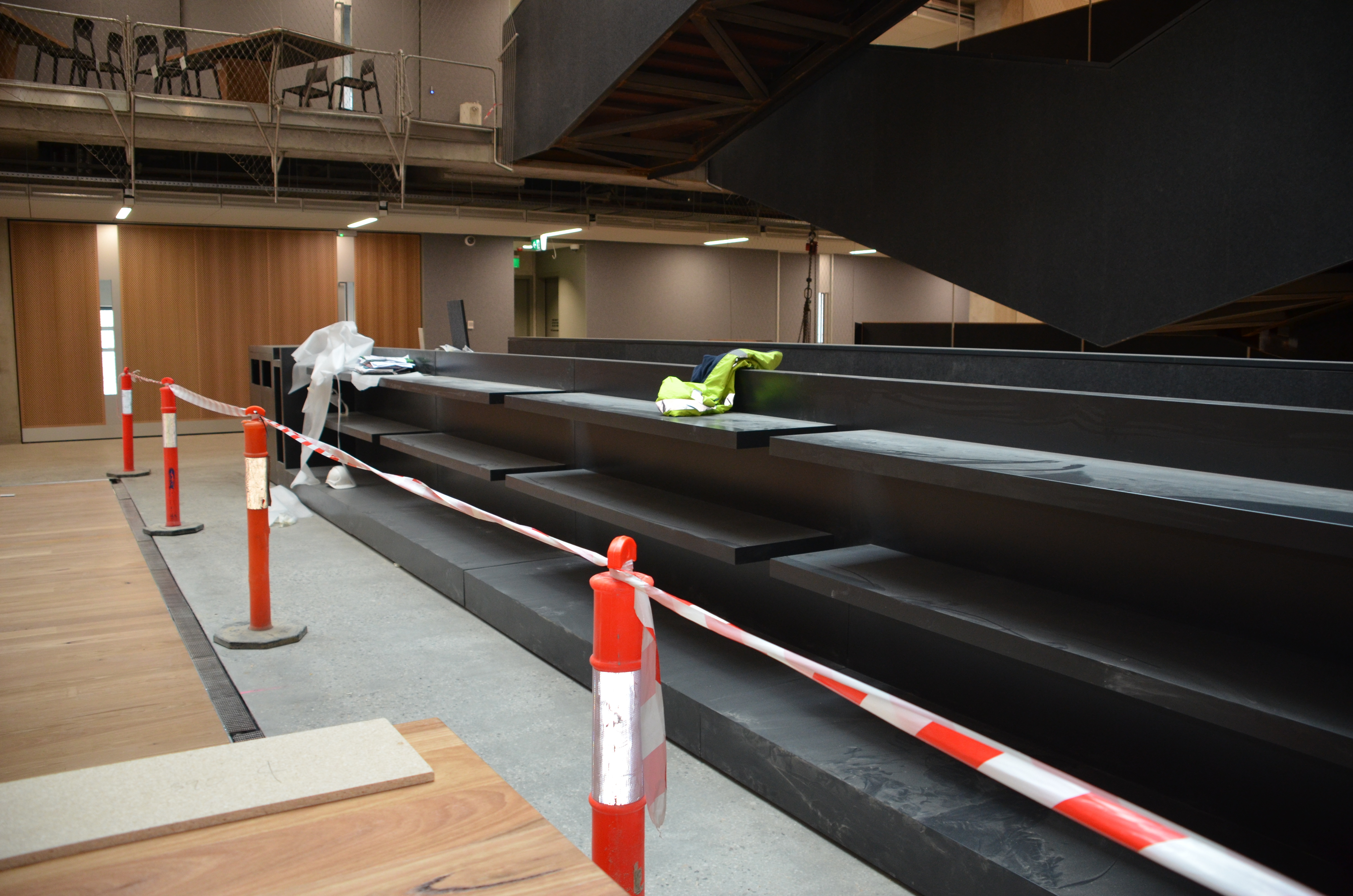 https://archive.abp.unimelb.edu.au/objects/images/Construction/Images/Atrium/Atrium shelving/DSC_9665.JPG