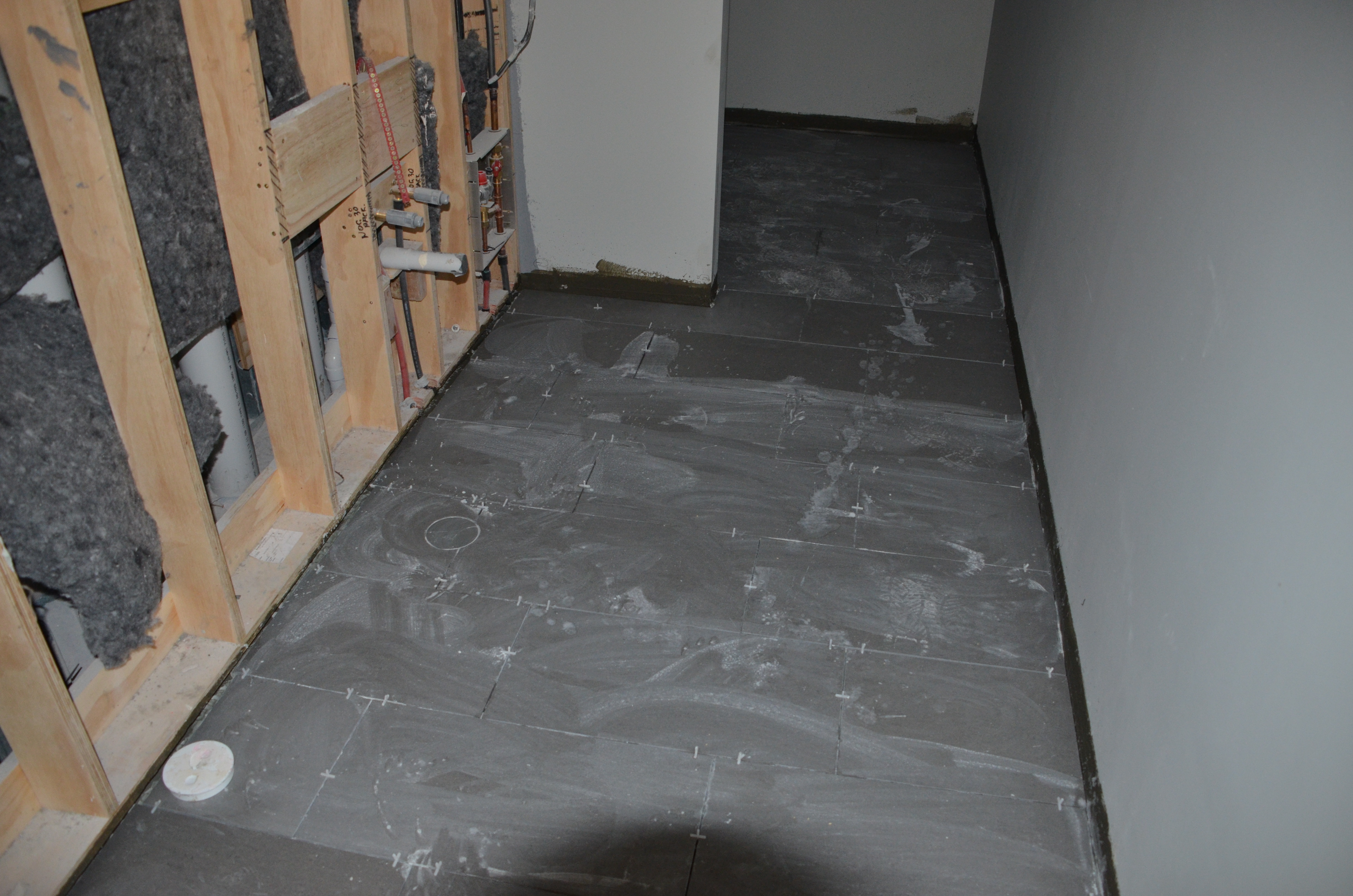 https://archive.abp.unimelb.edu.au/objects/images/Construction/Images/Floors and finishes/Tiling wet areas/DSC_7009.JPG