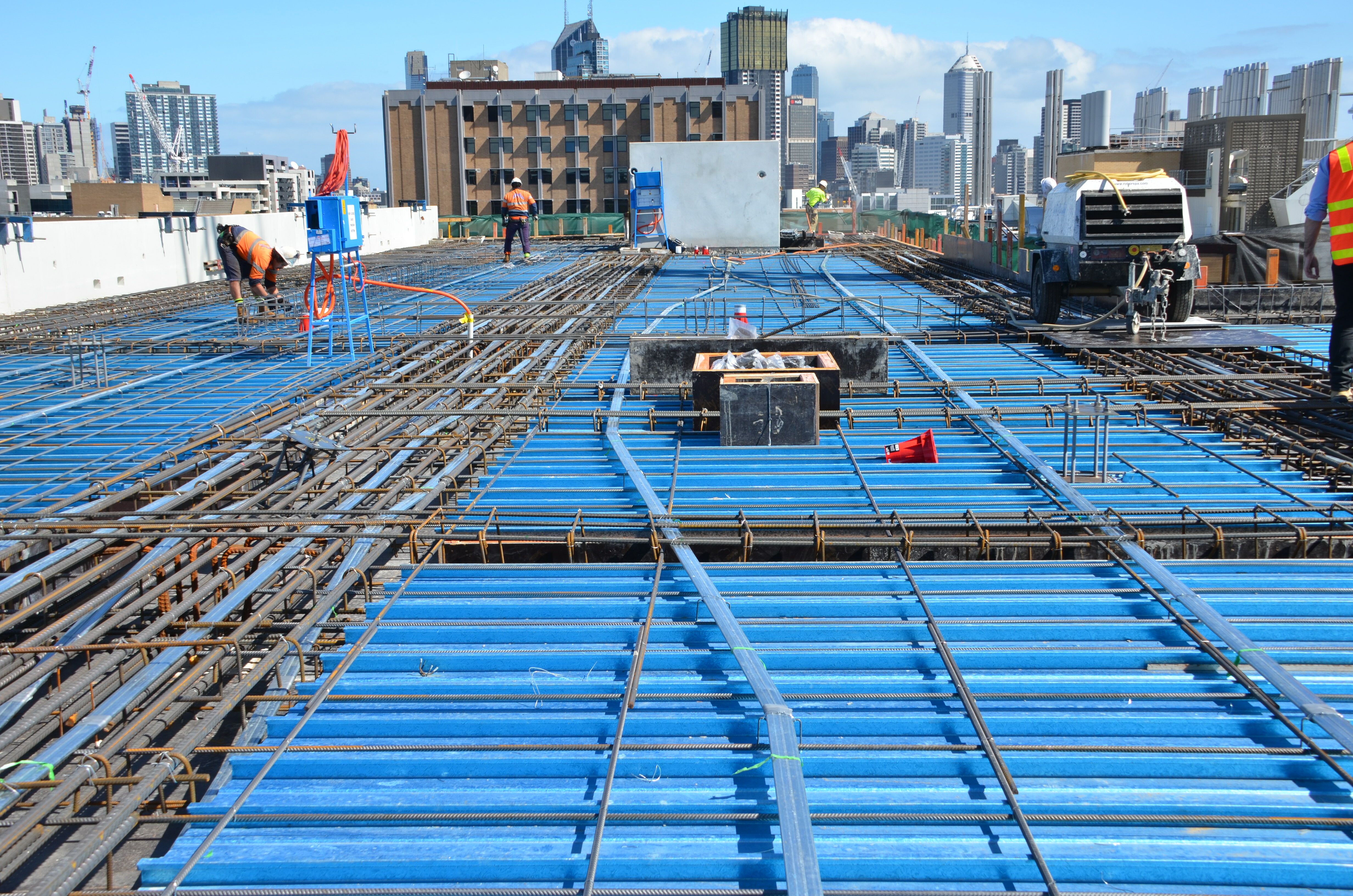 https://archive.abp.unimelb.edu.au/objects/images/Construction/Images/Concrete suspended slabs and beams/Post-tensioned beams & slabs/DSC_3175.JPG