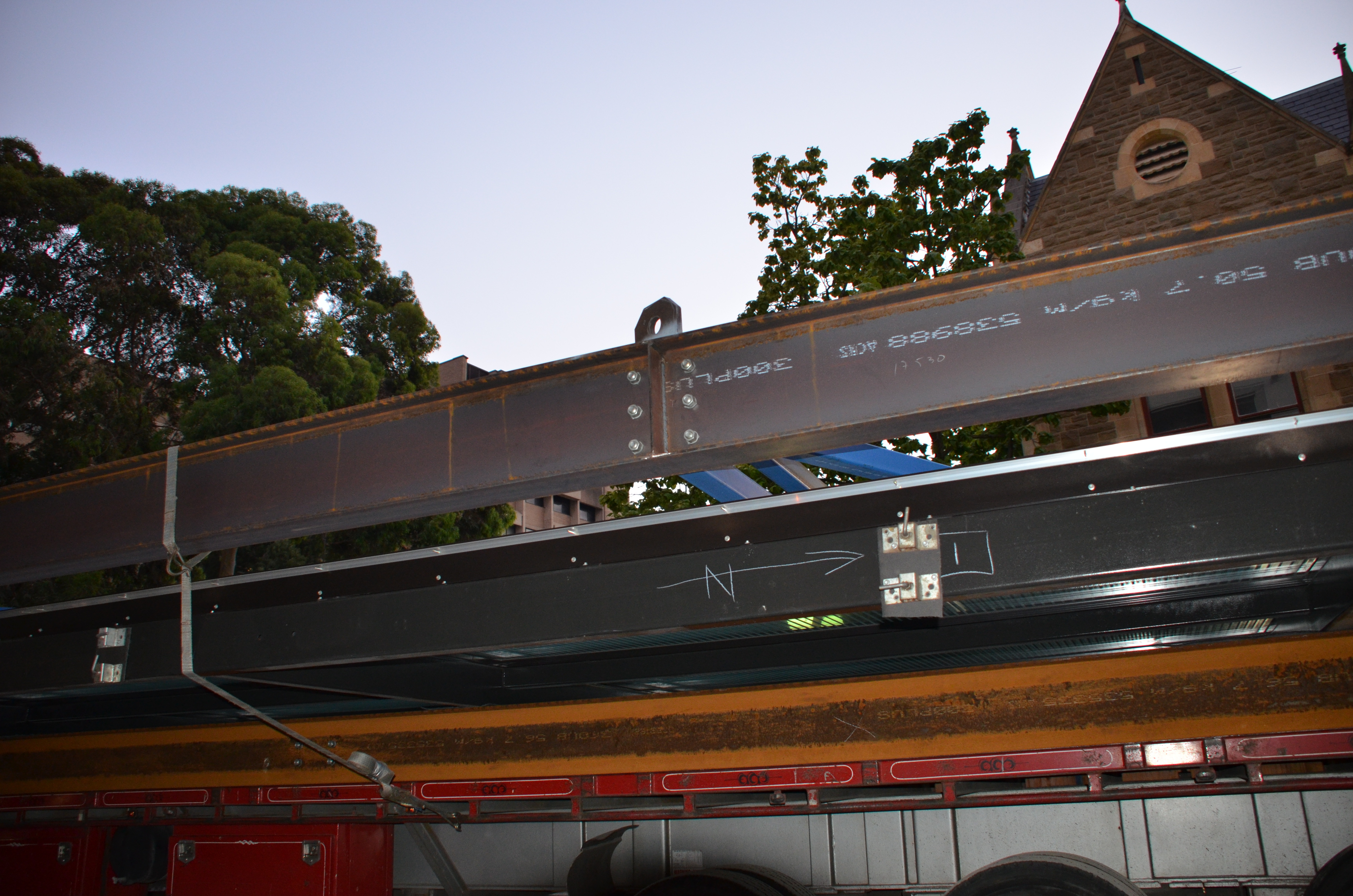 https://archive.abp.unimelb.edu.au/objects/images/Construction/Images/Roof/Glazed atrium roof/Delivery & Installation/DSC_5115.JPG https://archive.abp.unimelb.edu.au/objects/images/Construction/Images/Roof/Glazed atrium roof/Delivery & Installation/DSC_5115.JPG