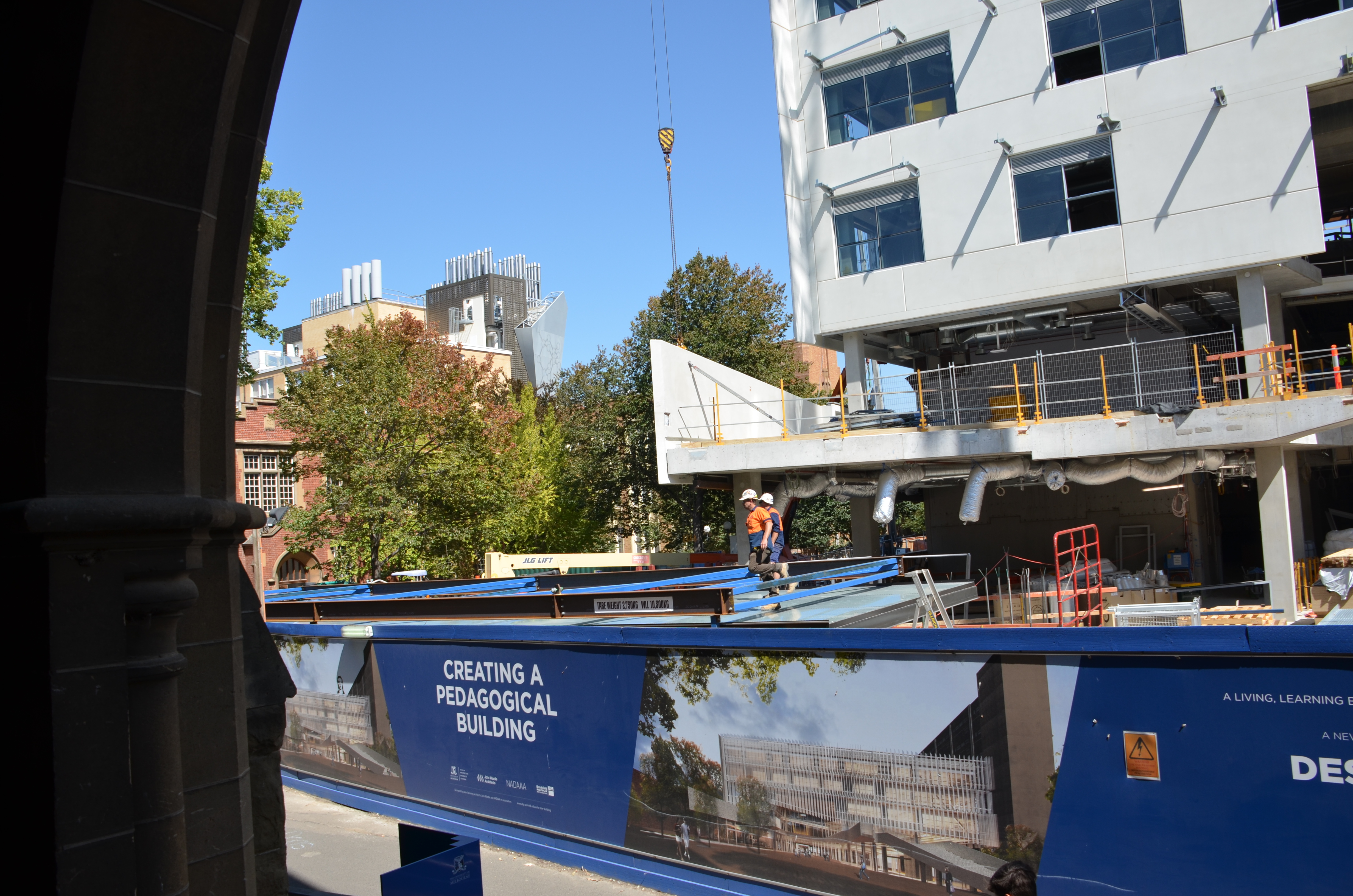 https://archive.abp.unimelb.edu.au/objects/images/Construction/Images/Roof/Glazed atrium roof/Delivery & Installation/DSC_5861.JPG https://archive.abp.unimelb.edu.au/objects/images/Construction/Images/Roof/Glazed atrium roof/Delivery & Installation/DSC_5861.JPG
