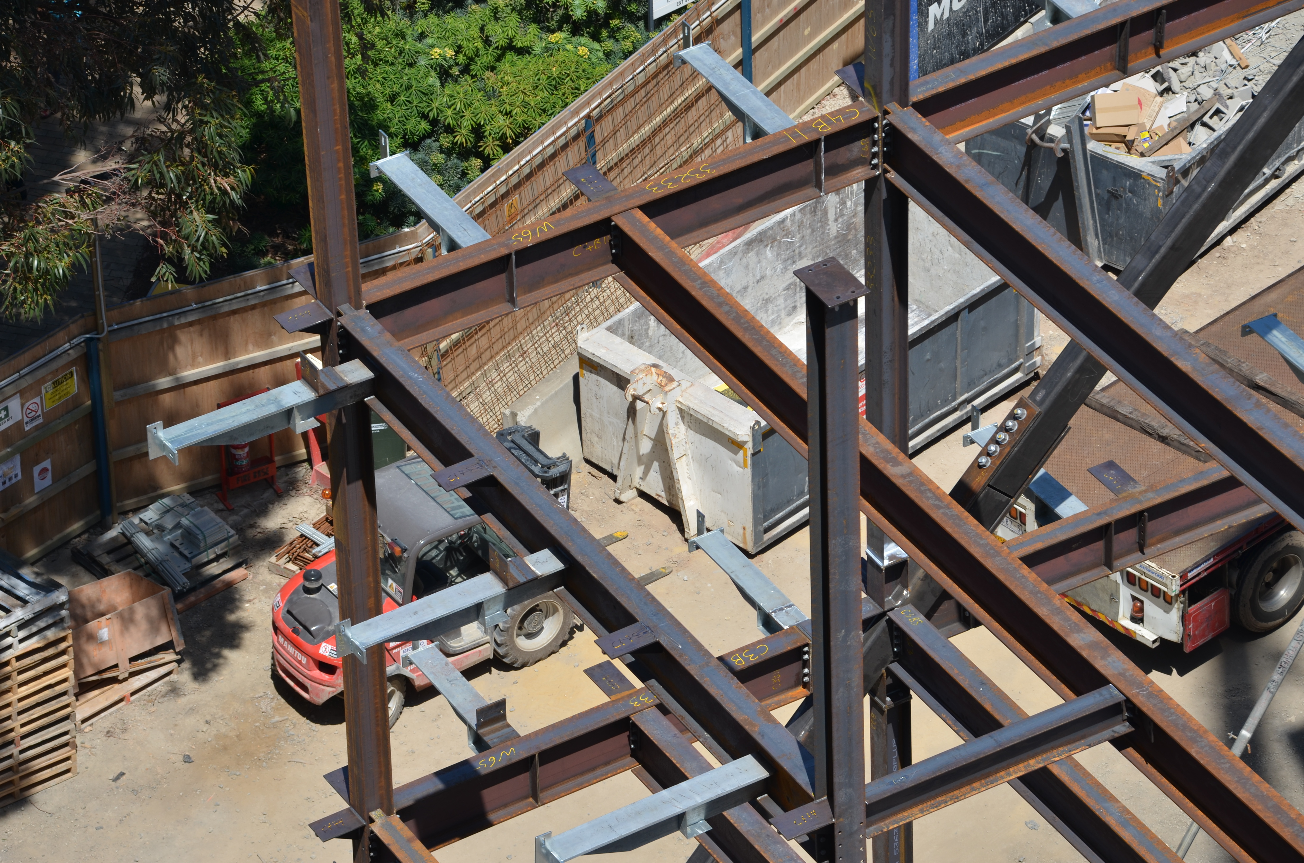 https://archive.abp.unimelb.edu.au/objects/images/Construction/Images/Structural steel/Cantilever/Erection/DSC_4245.JPG