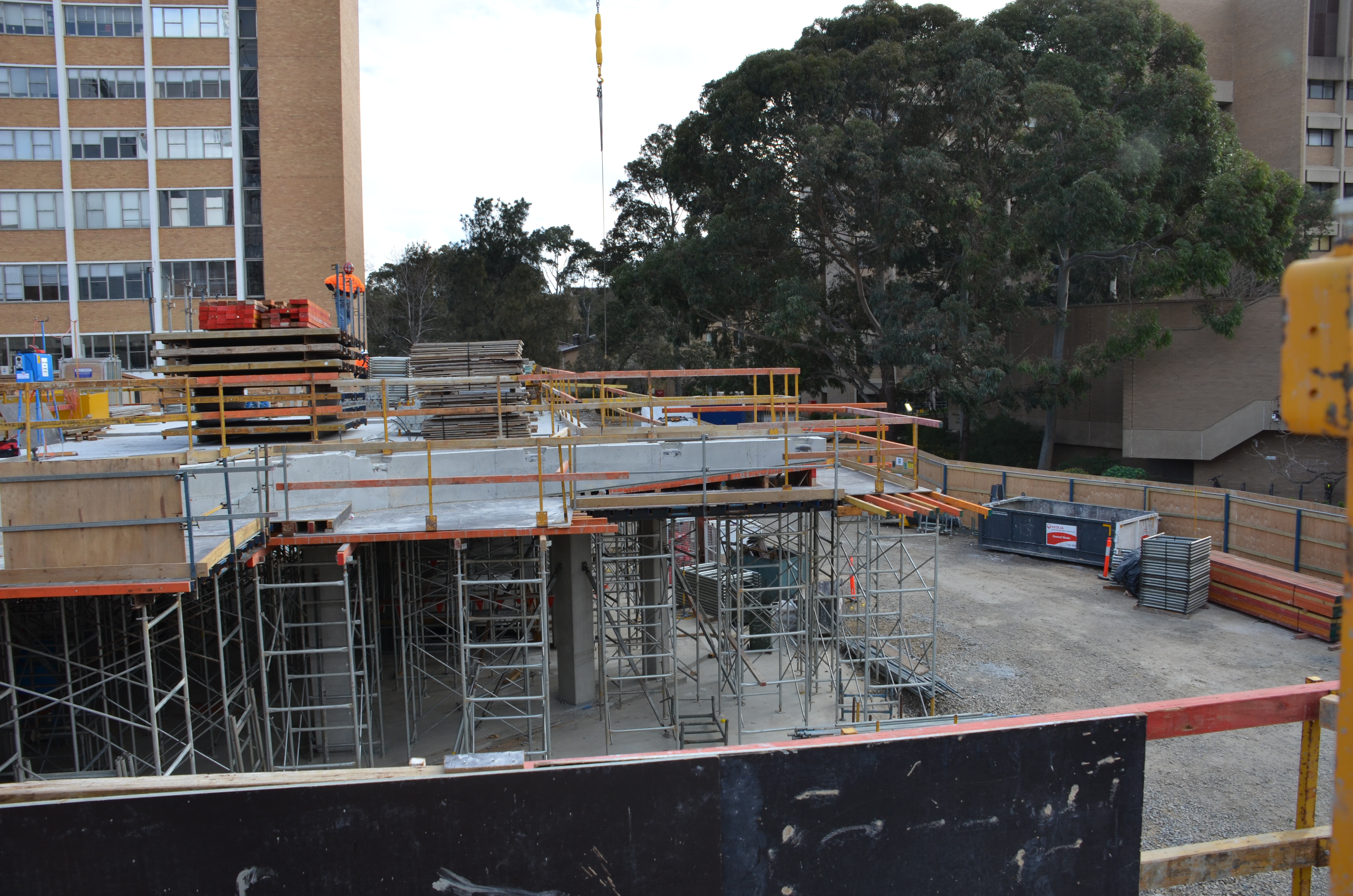 https://archive.abp.unimelb.edu.au/objects/images/Construction/Images/Concrete suspended slabs and beams/Levels 1-5 & formwork/DSC_1961.JPG