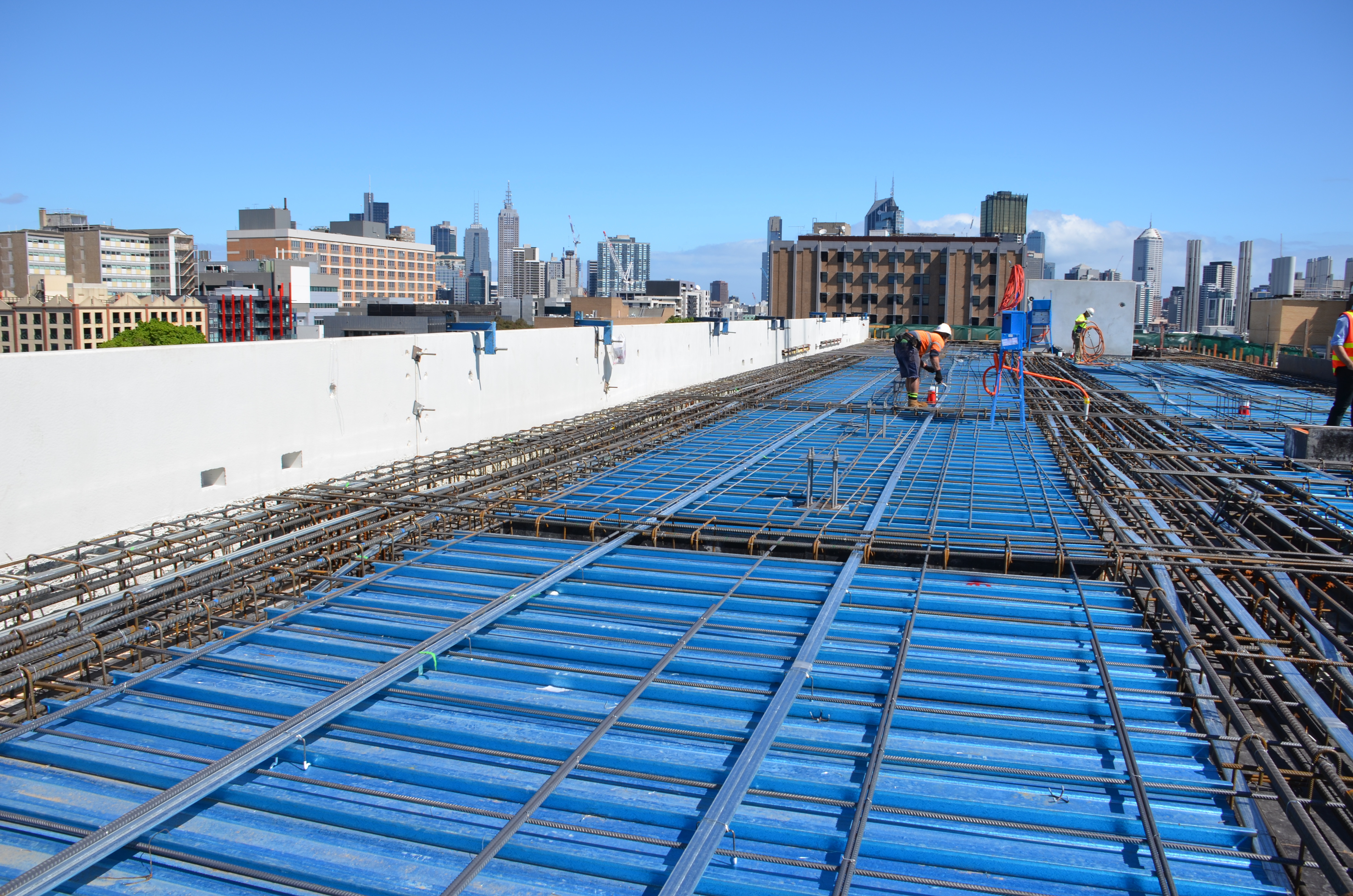 https://archive.abp.unimelb.edu.au/objects/images/Construction/Images/Concrete suspended slabs and beams/Post-tensioned beams & slabs/DSC_3167.JPG