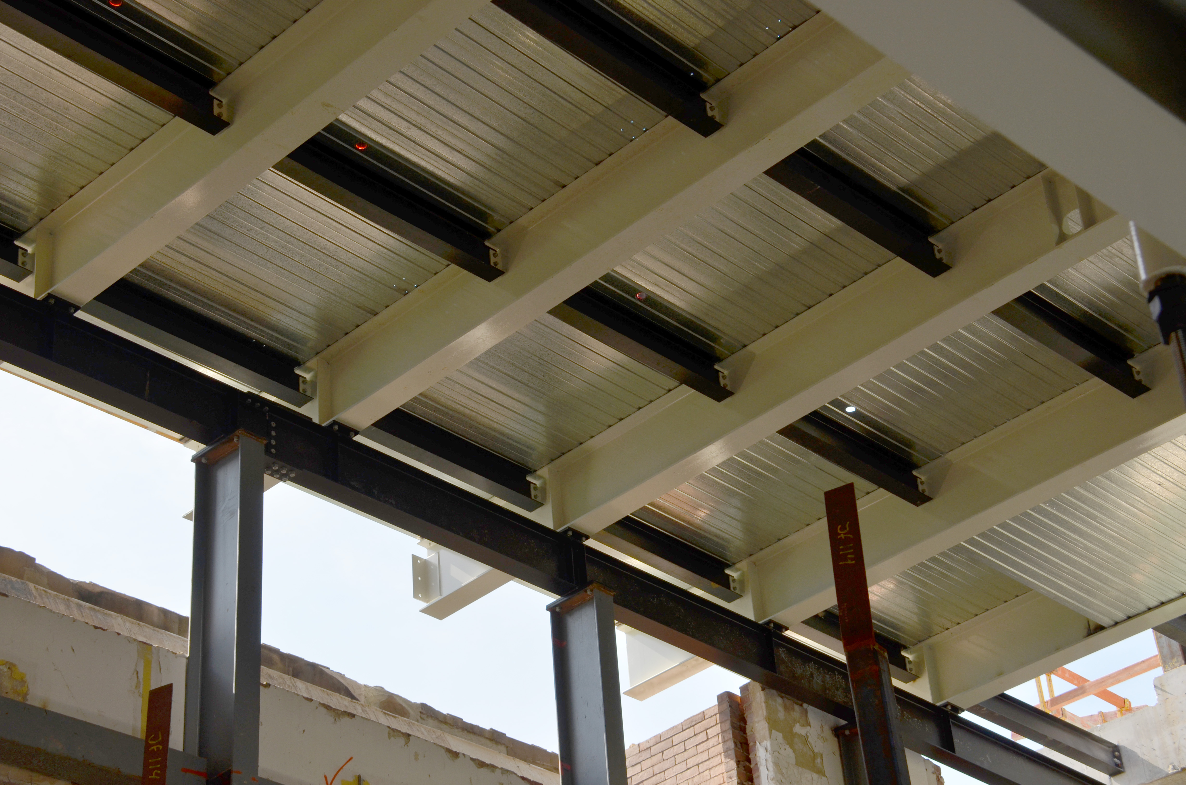 https://archive.abp.unimelb.edu.au/objects/images/Construction/Images/Structural steel/Roof terrace/DSC_4324.JPG