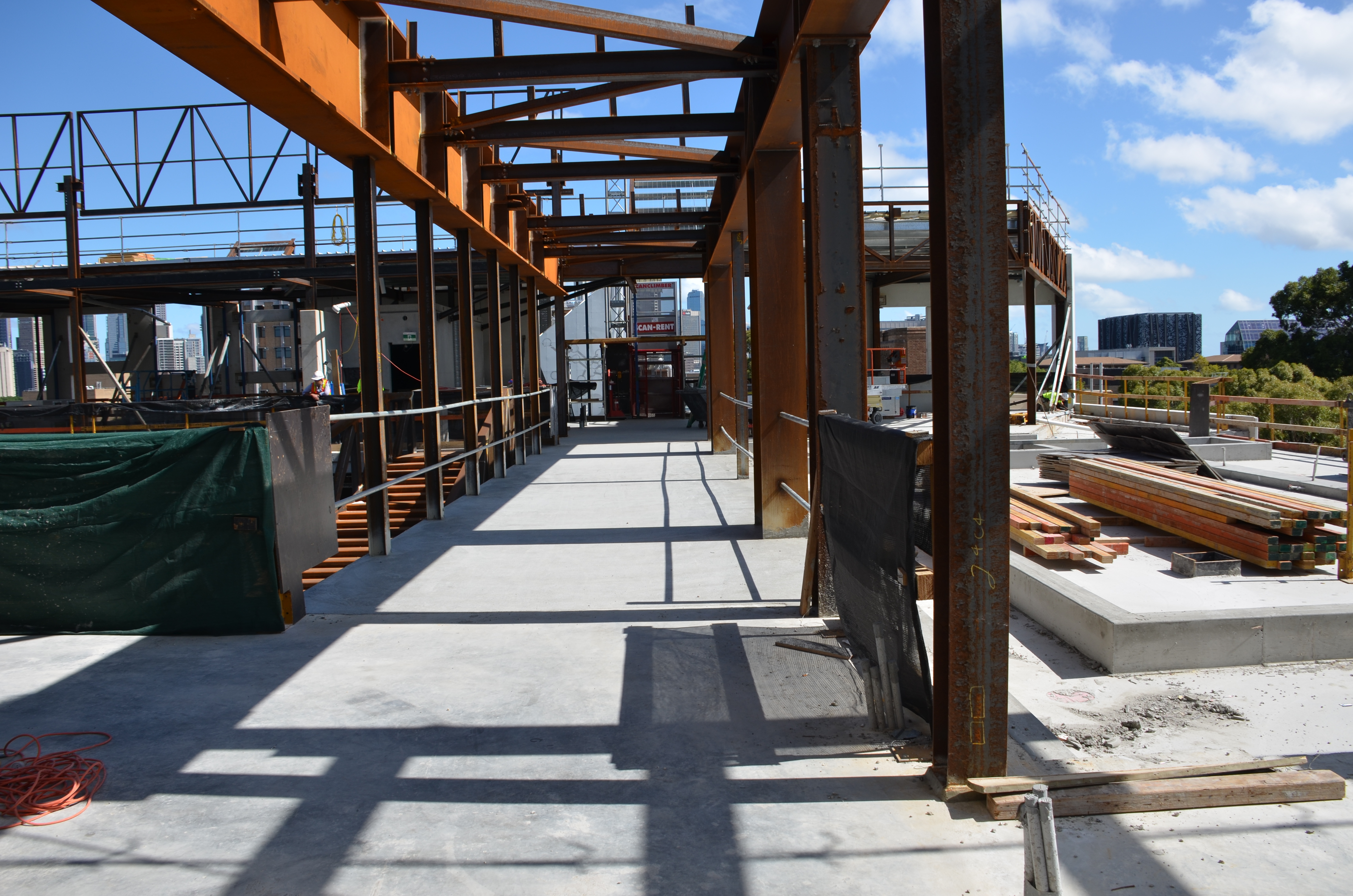 https://archive.abp.unimelb.edu.au/objects/images/Construction/Images/Stairs, walkways and balustrades/Structural steel walkways & support structure/DSC_4607.JPG