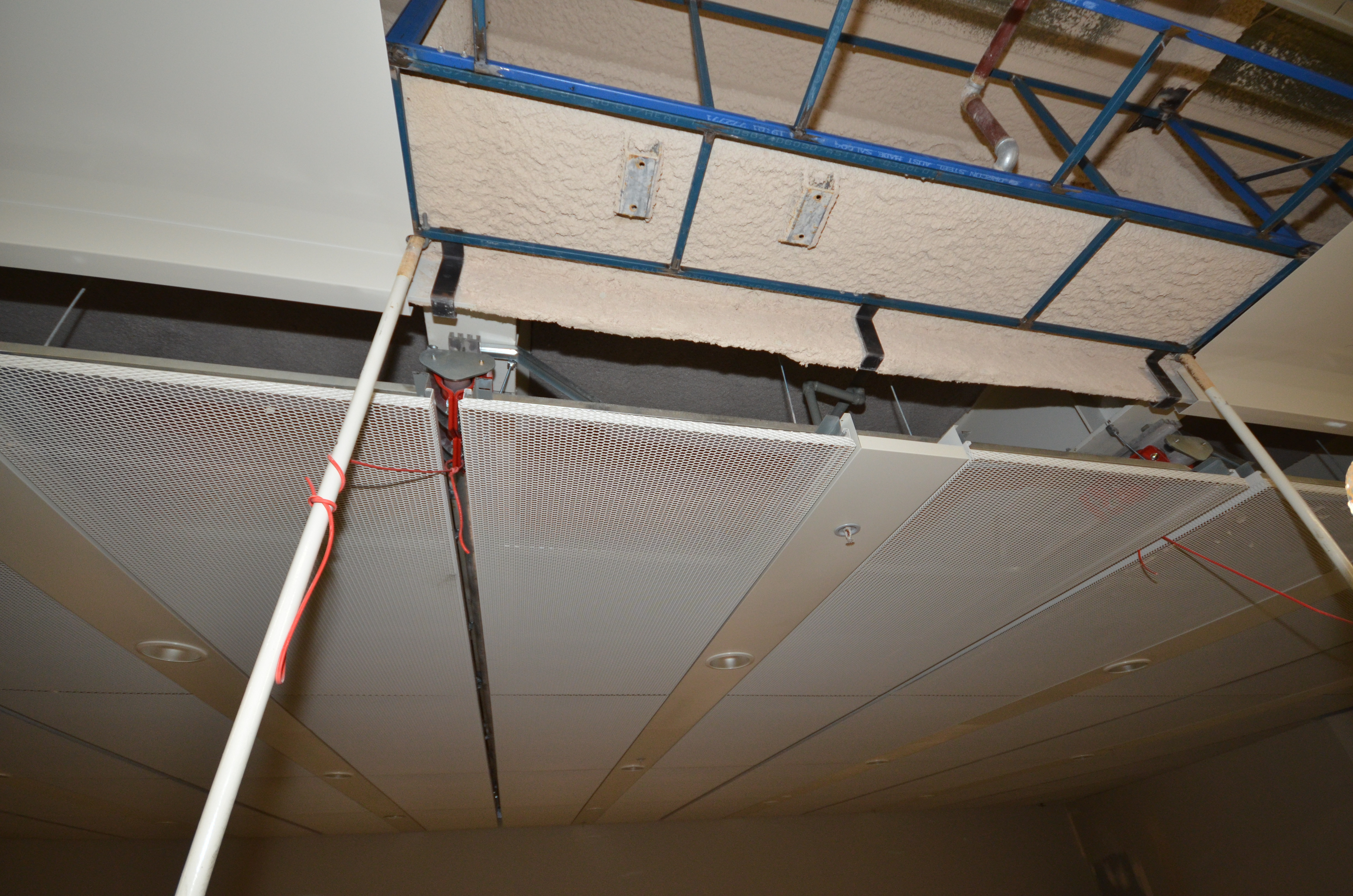 https://archive.abp.unimelb.edu.au/objects/images/Construction/Images/Ceilings/Perforated metal/DSC_8899.JPG