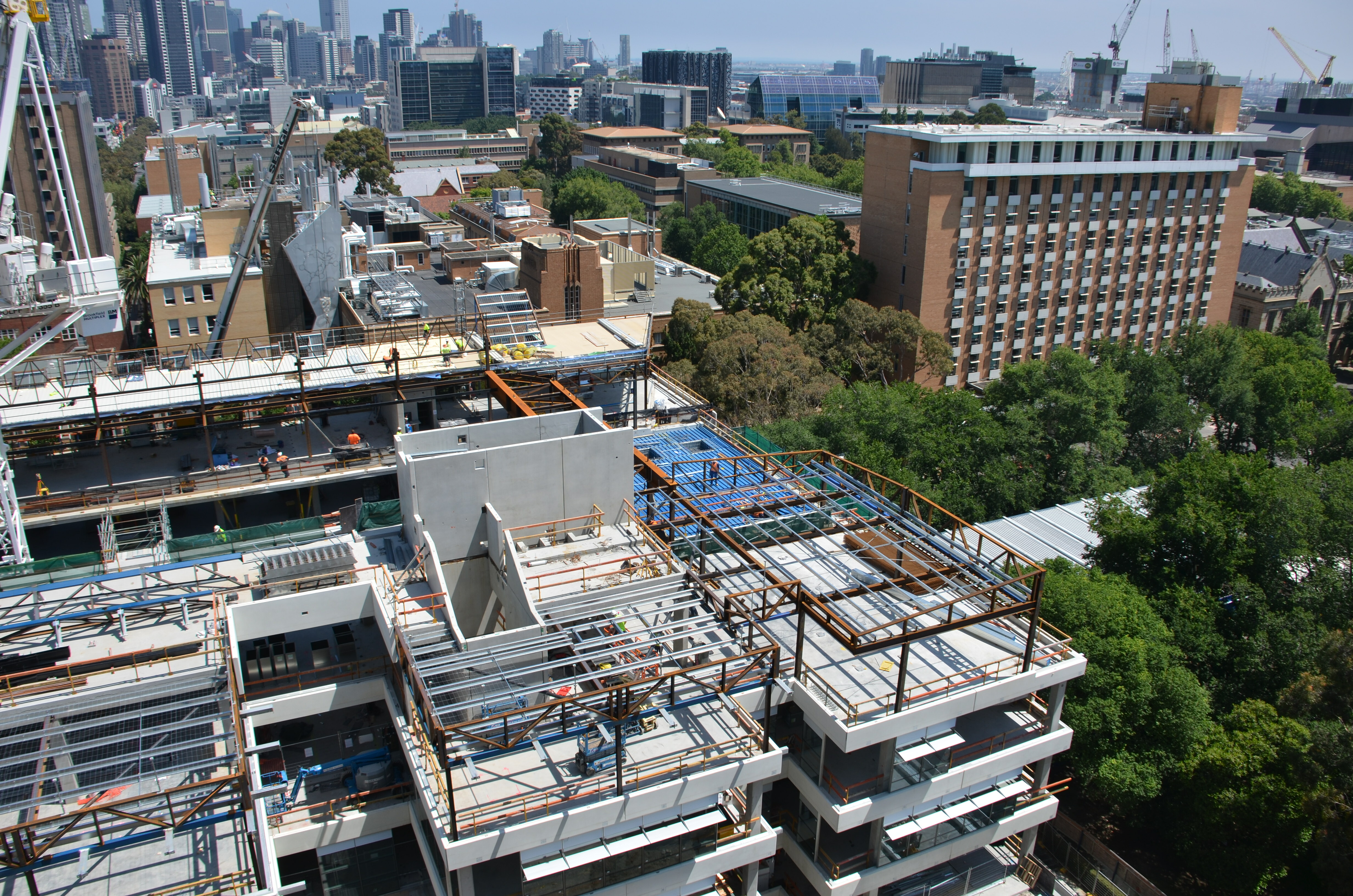 https://archive.abp.unimelb.edu.au/objects/images/Construction/Images/Roof/Roof sheeting, flashings and gutters/DSC_4233.JPG https://archive.abp.unimelb.edu.au/objects/images/Construction/Images/Roof/Roof sheeting, flashings and gutters/DSC_4233.JPG