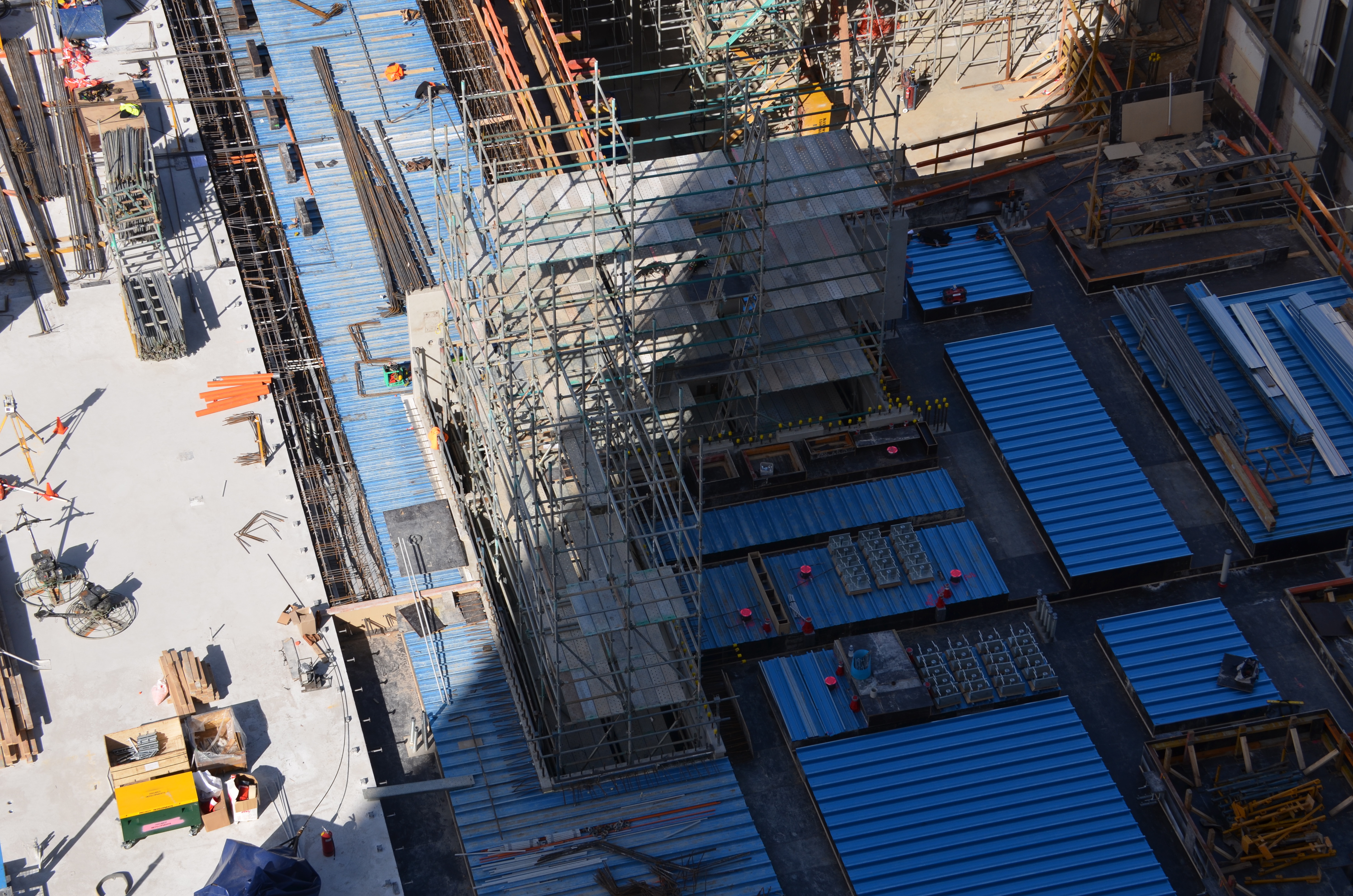 https://archive.abp.unimelb.edu.au/objects/images/Construction/Images/Concrete suspended slabs and beams/Levels 1-5 & formwork/DSC_2018.JPG