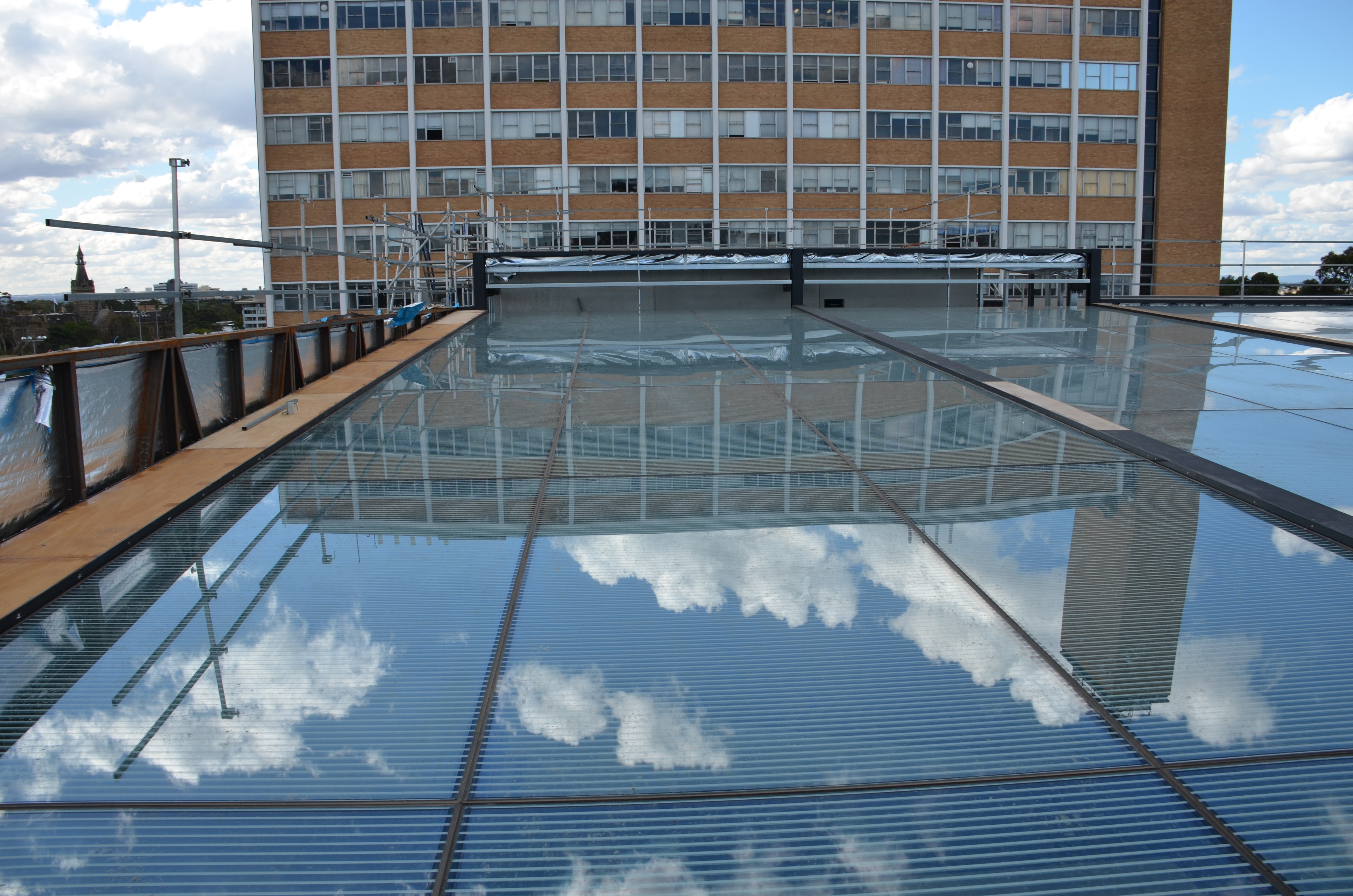 https://archive.abp.unimelb.edu.au/objects/images/Construction/Images/Roof/Glazed atrium roof/Delivery & Installation/DSC_6414.JPG