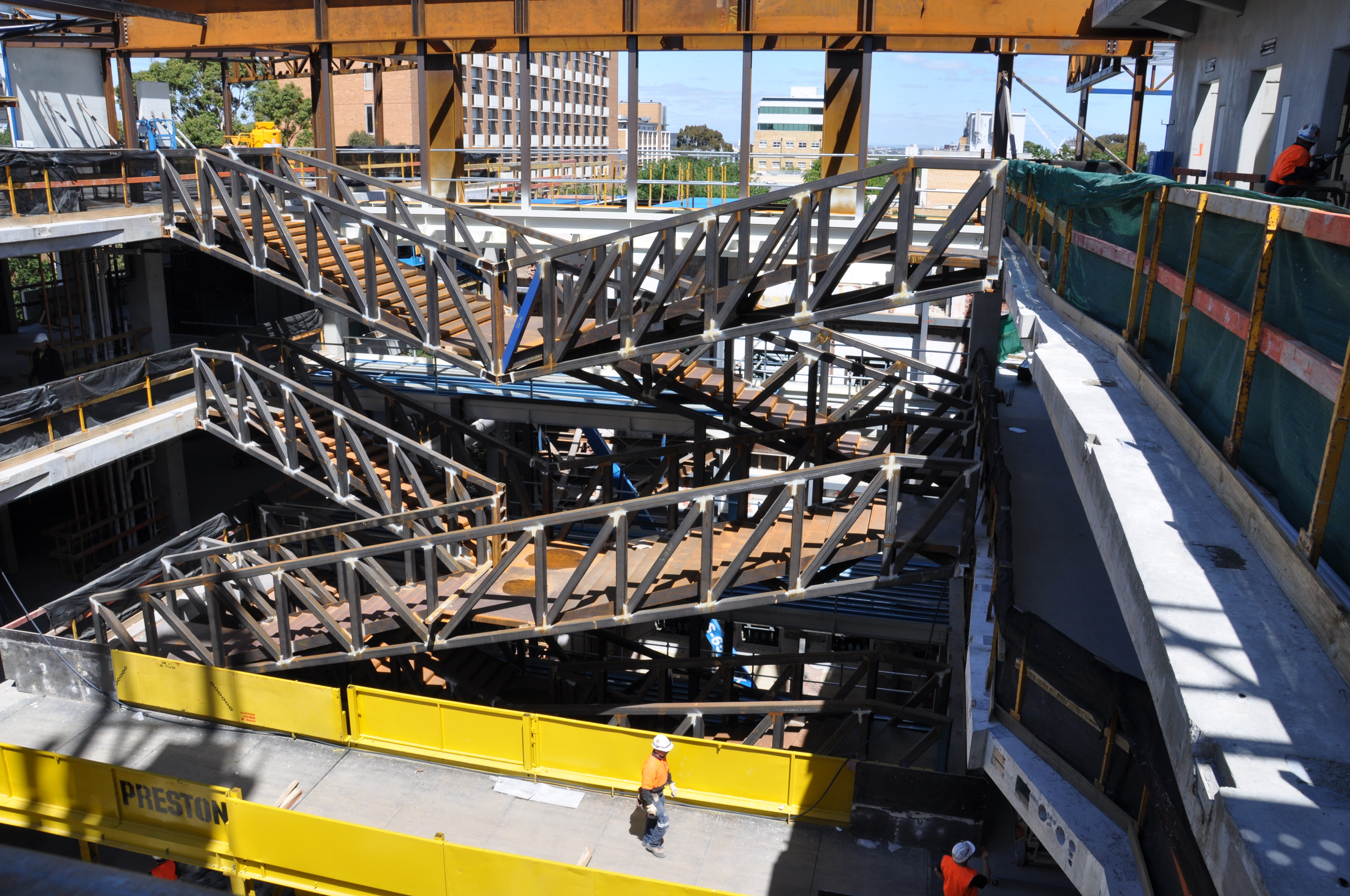 https://archive.abp.unimelb.edu.au/objects/images/Construction/Images/Stairs, walkways and balustrades/Y Stairs structural steel/Installation/DSC_4151.JPG