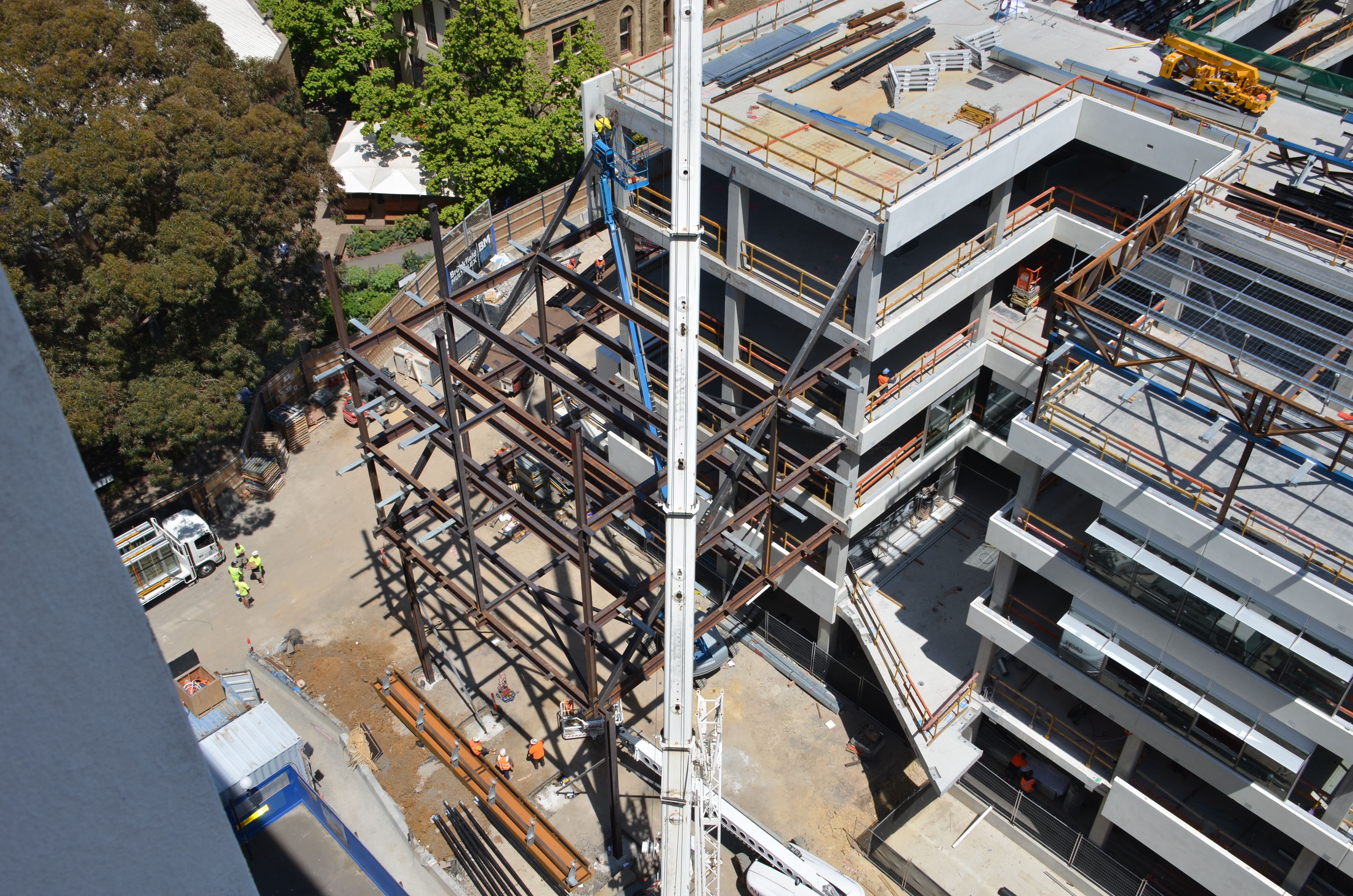 https://archive.abp.unimelb.edu.au/objects/images/Construction/Images/Structural steel/Cantilever/Erection/DSC_4241.JPG https://archive.abp.unimelb.edu.au/objects/images/Construction/Images/Structural steel/Cantilever/Erection/DSC_4241.JPG