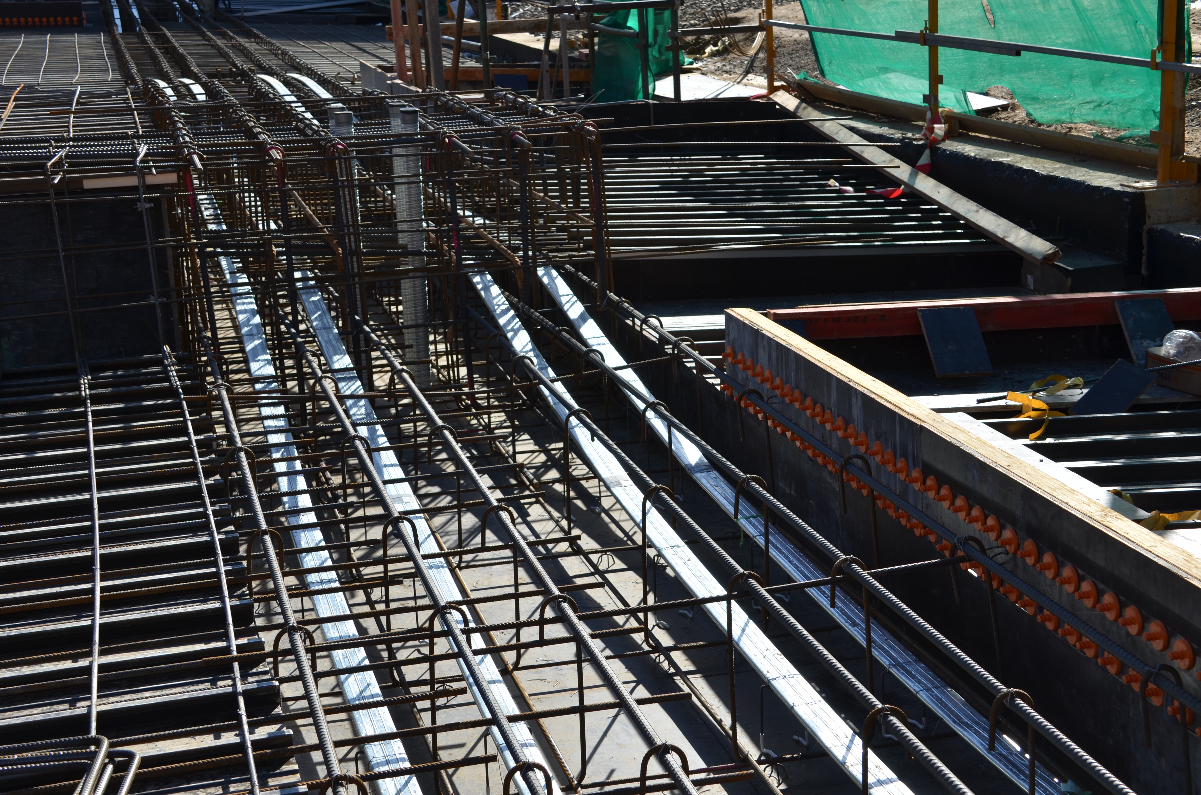 https://archive.abp.unimelb.edu.au/objects/images/Construction/Images/Concrete suspended slabs and beams/Post-tensioned beams & slabs/DSC_1160.JPG