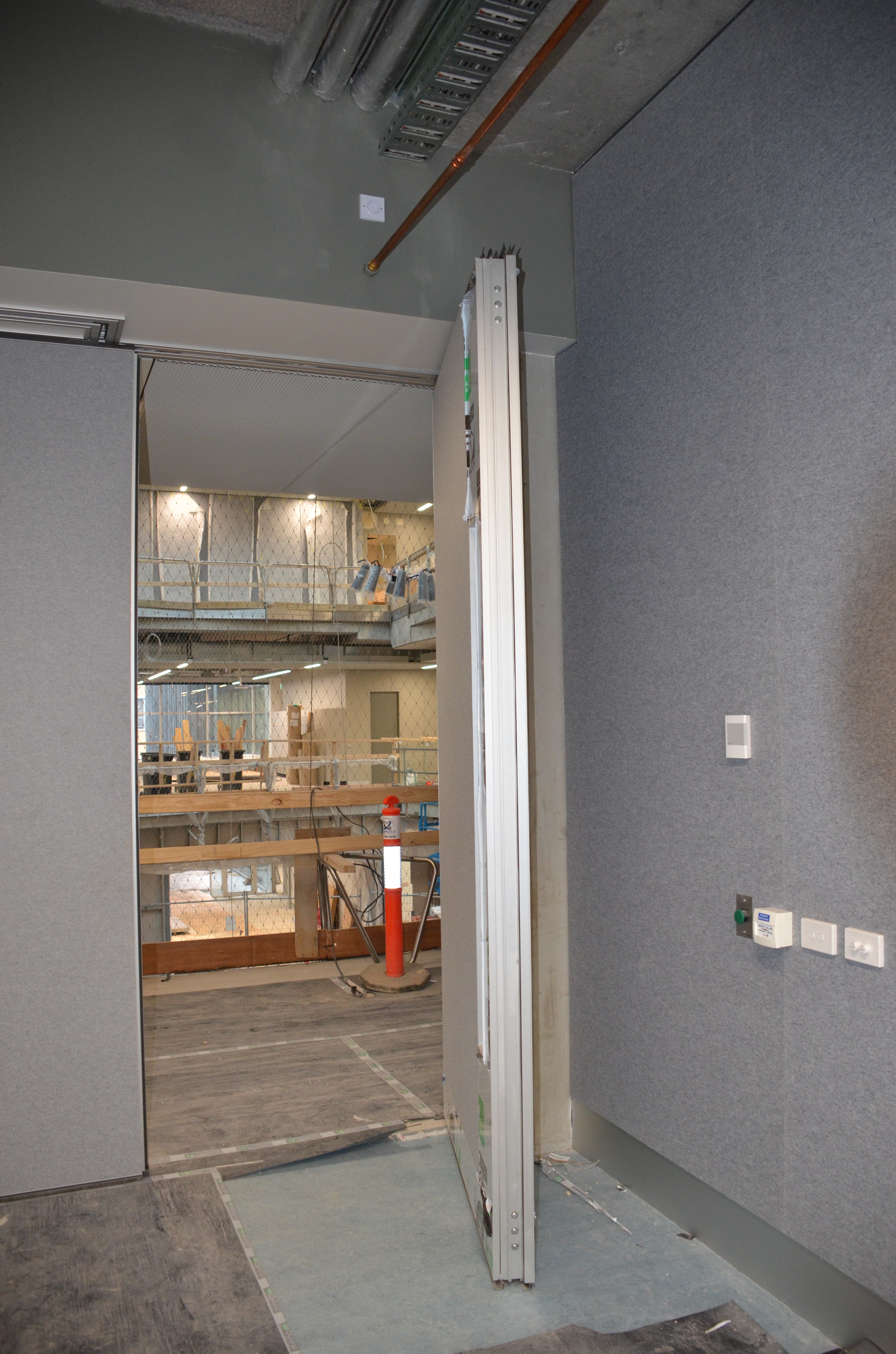 https://archive.abp.unimelb.edu.au/objects/images/Construction/Images/Doors and door frames/Studio folding doors/DSC_8710.JPG