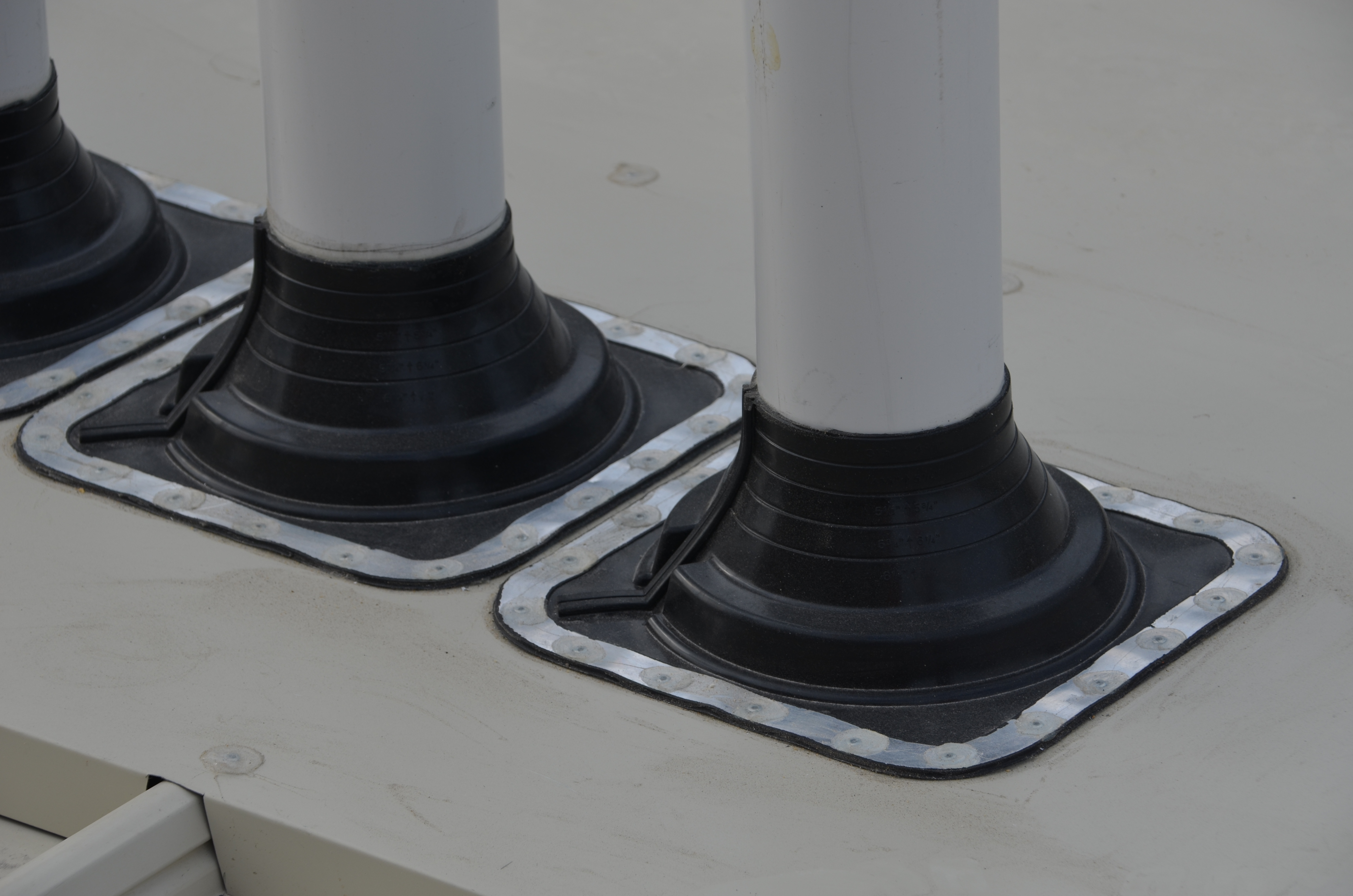 https://archive.abp.unimelb.edu.au/objects/images/Construction/Images/Roof/Roof sheeting, flashings and gutters/DSC_5067.JPG https://archive.abp.unimelb.edu.au/objects/images/Construction/Images/Roof/Roof sheeting, flashings and gutters/DSC_5067.JPG