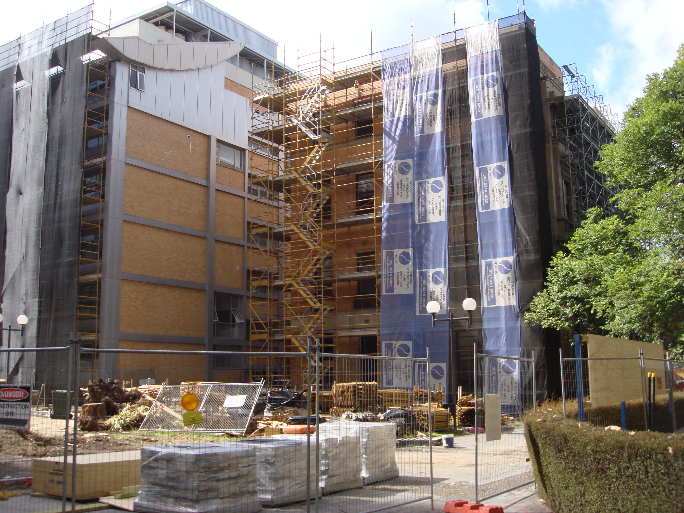 https://archive.abp.unimelb.edu.au/objects/images/Pre-construction/Scaffolding/DSC07811.JPG https://archive.abp.unimelb.edu.au/objects/images/Pre-construction/Scaffolding/DSC07811.JPG