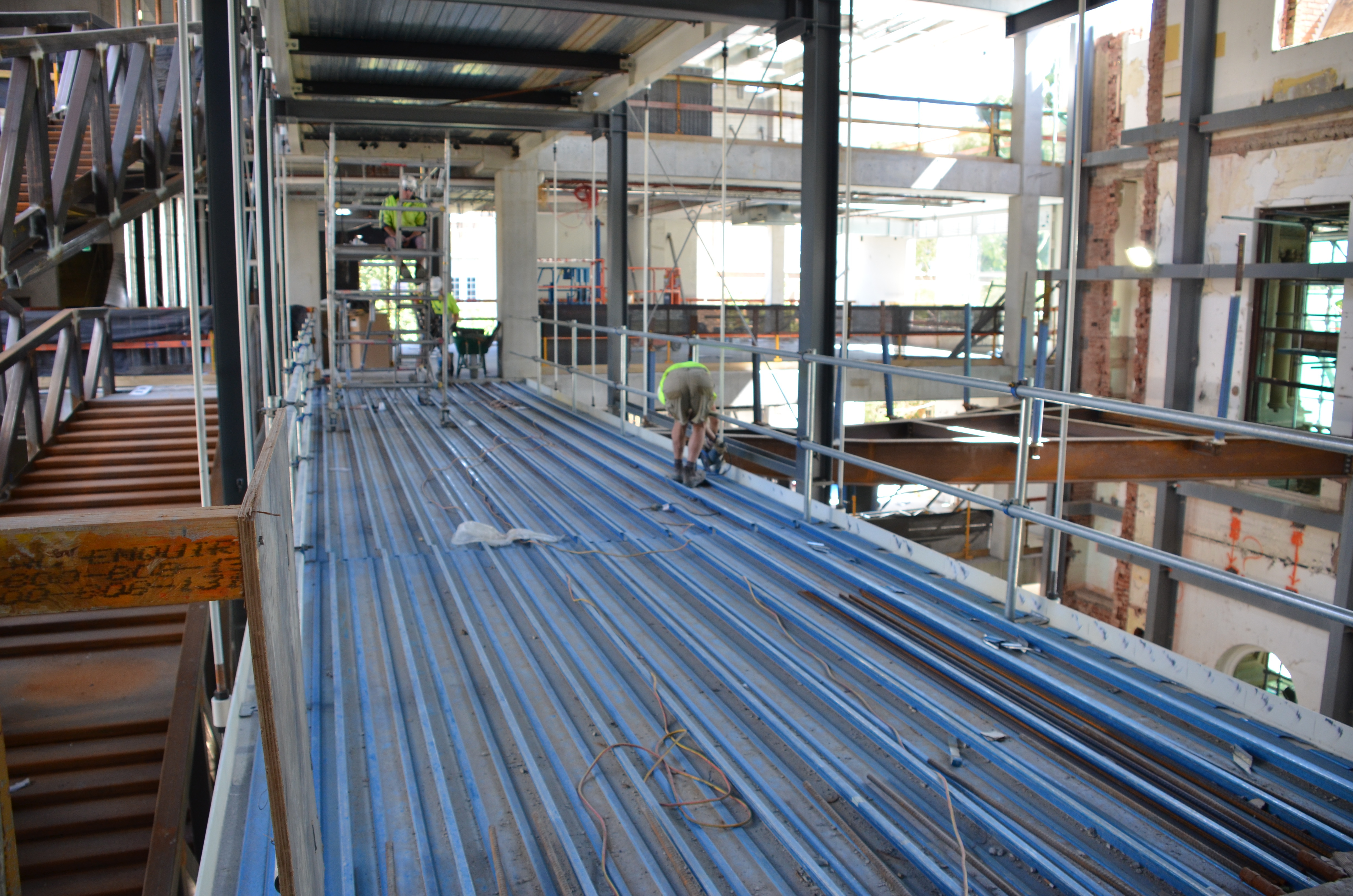 https://archive.abp.unimelb.edu.au/objects/images/Construction/Images/Stairs, walkways and balustrades/Structural steel walkways & support structure/DSC_4599.JPG